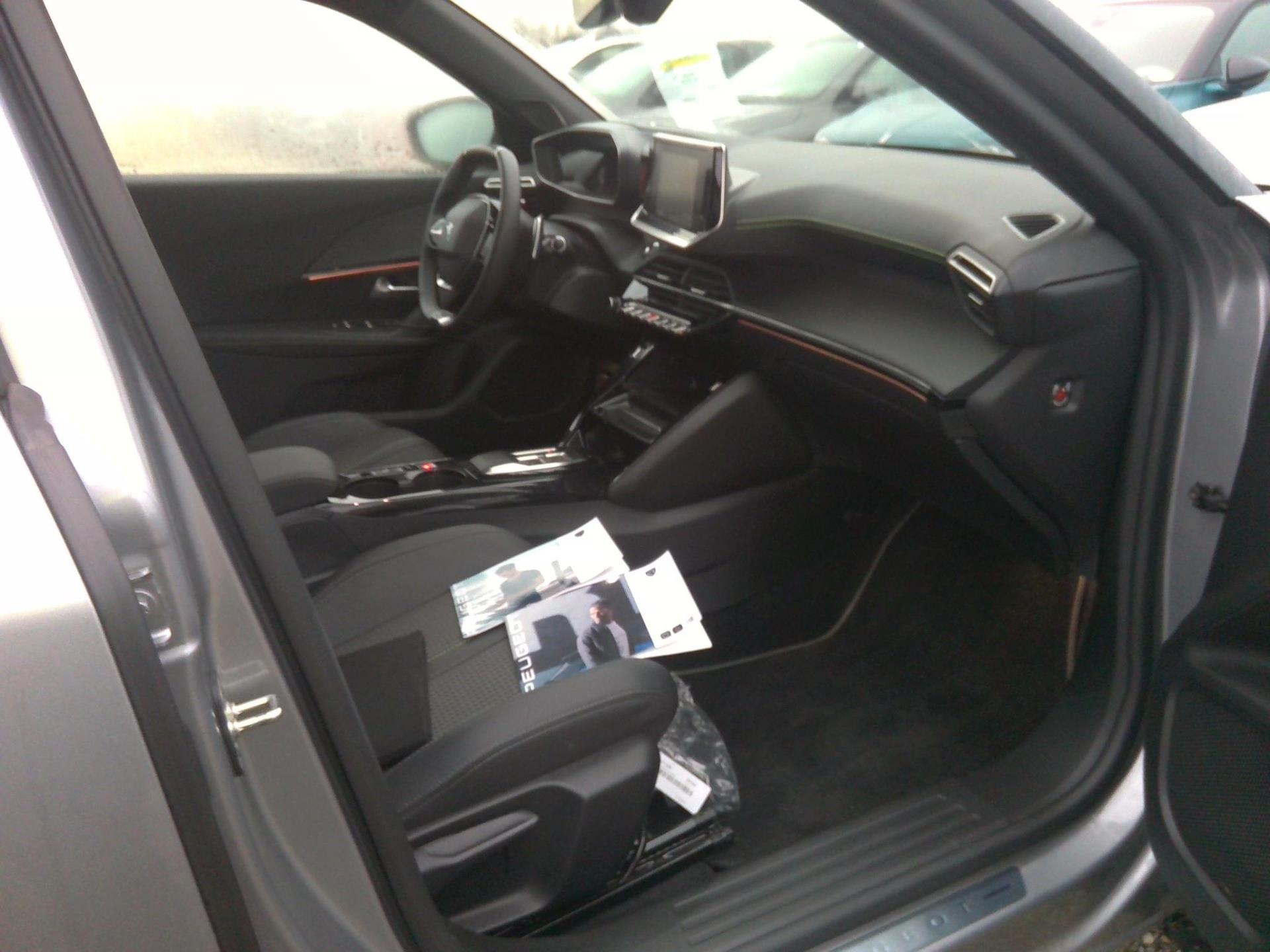 Peugeot 2008 BlueHDi 130 S&S EAT8 GT 2023