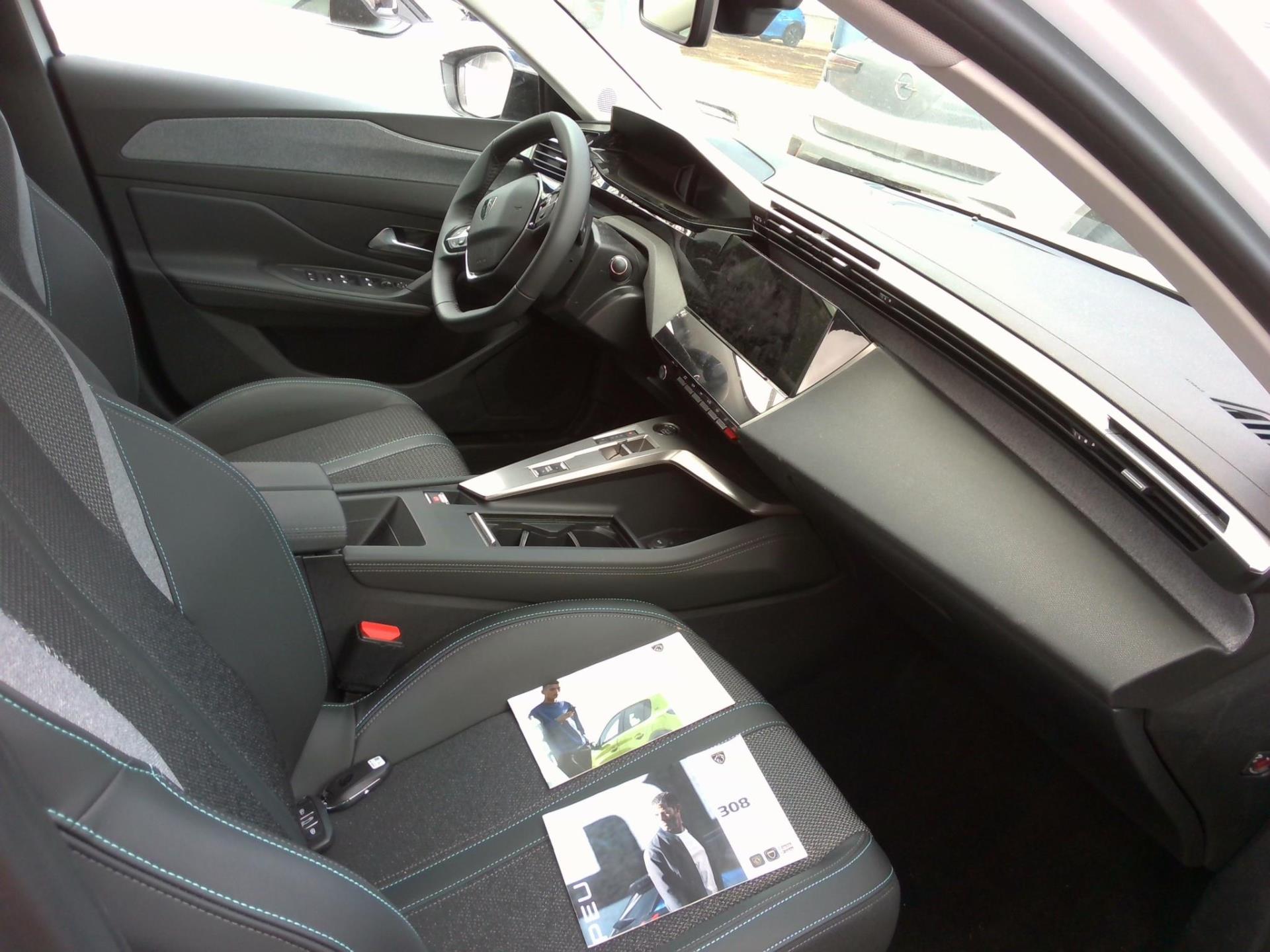Peugeot 308 PHEV 180 e-EAT8 Allure 2024