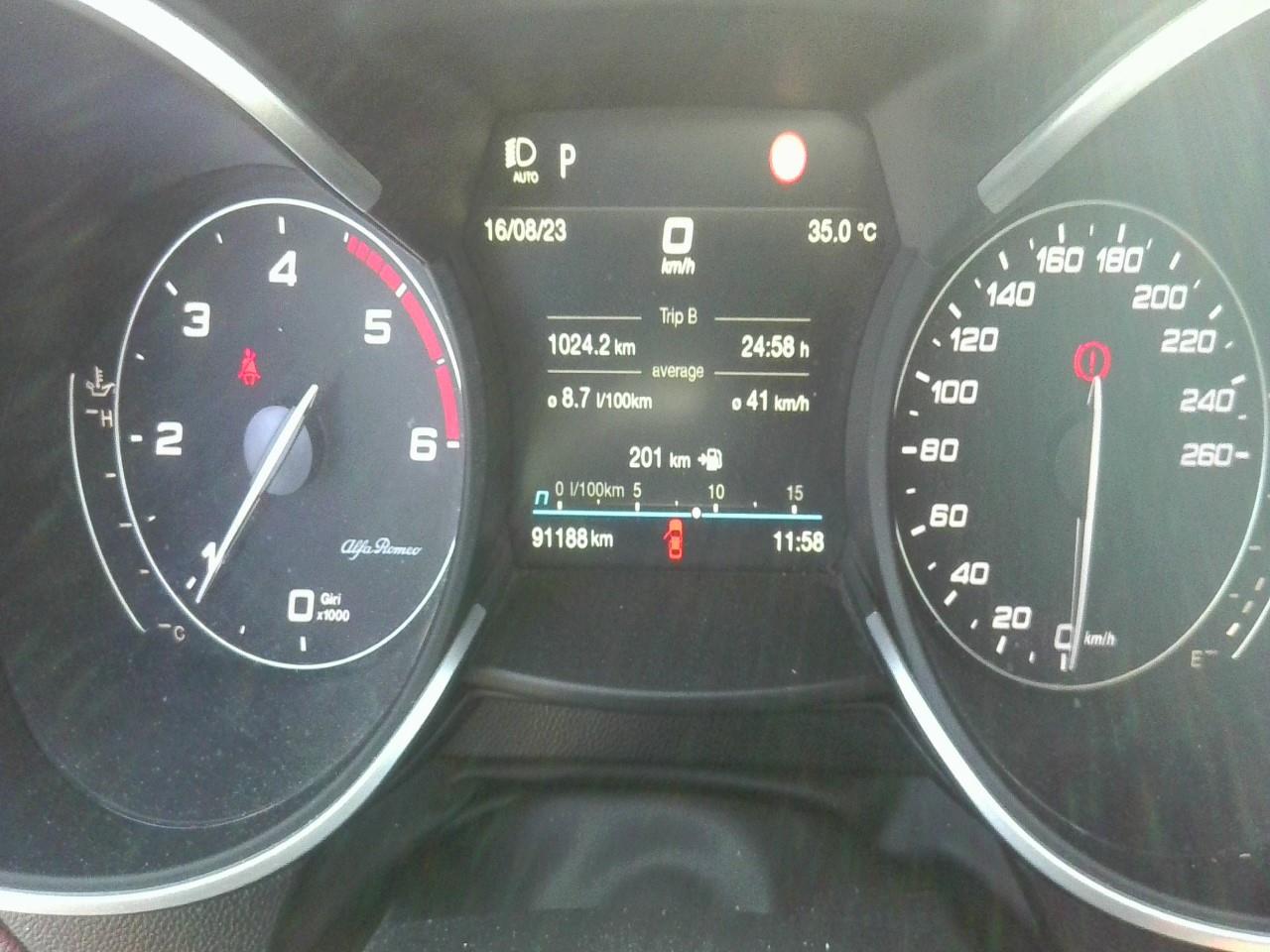 Foto Alfa Romeo Stelvio 4
