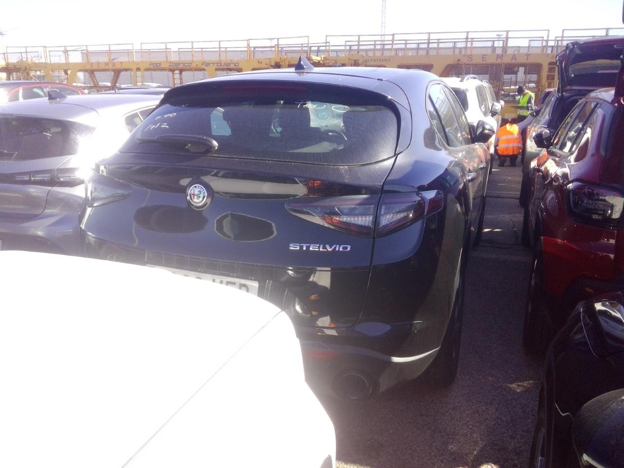Foto Alfa Romeo Stelvio 2