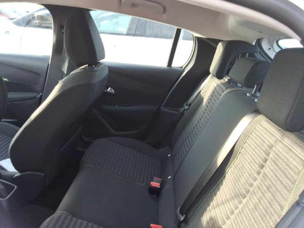 Foto Peugeot 208 14