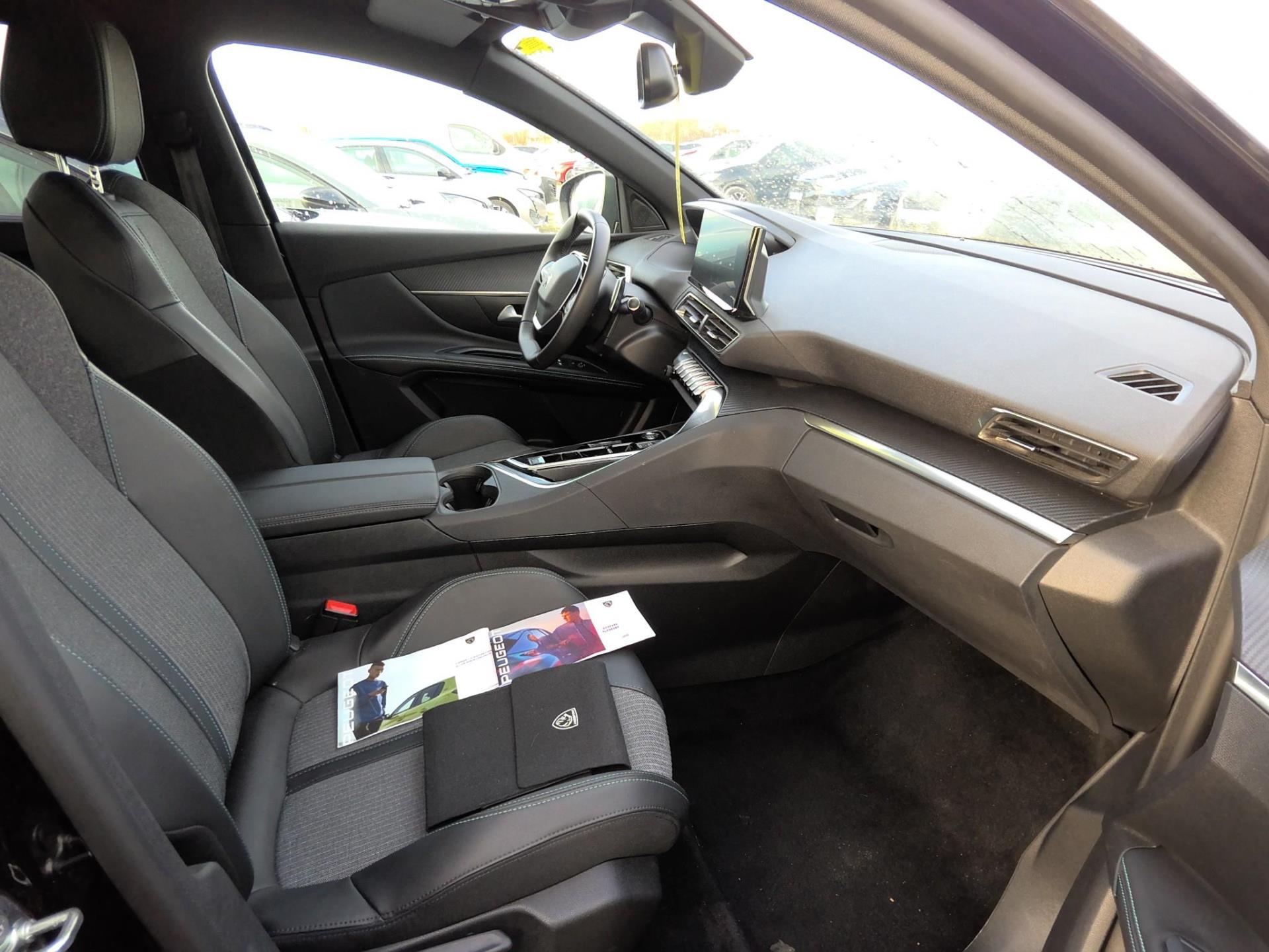 Peugeot 5008 Hybrid 136 e-DCS6 Allure Pack 2024