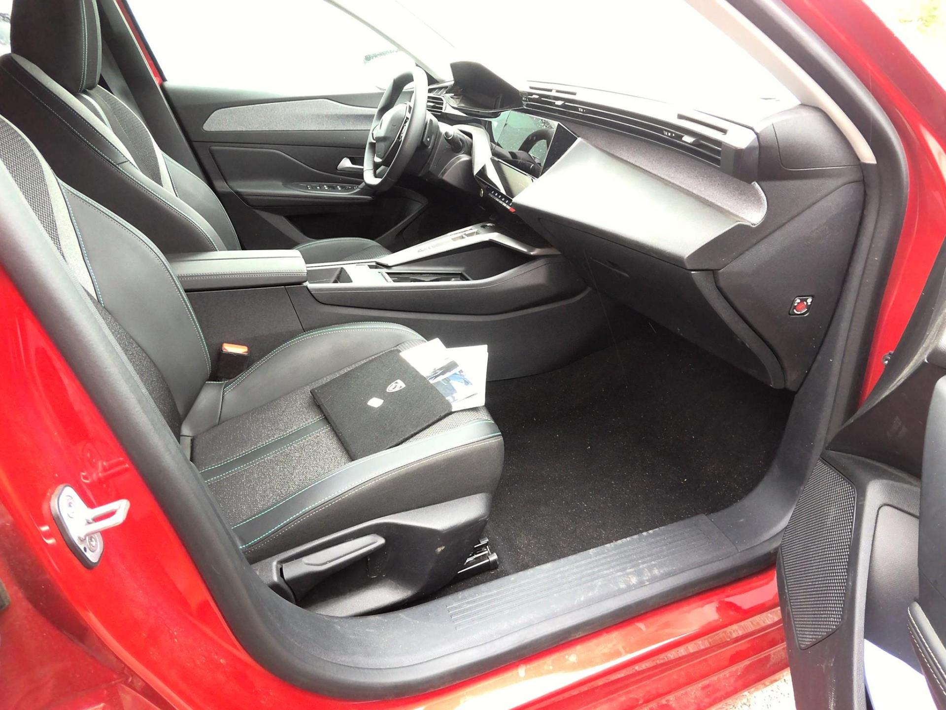 Peugeot 308 SW Hybrid 136 e-DCS6 Allure 2025