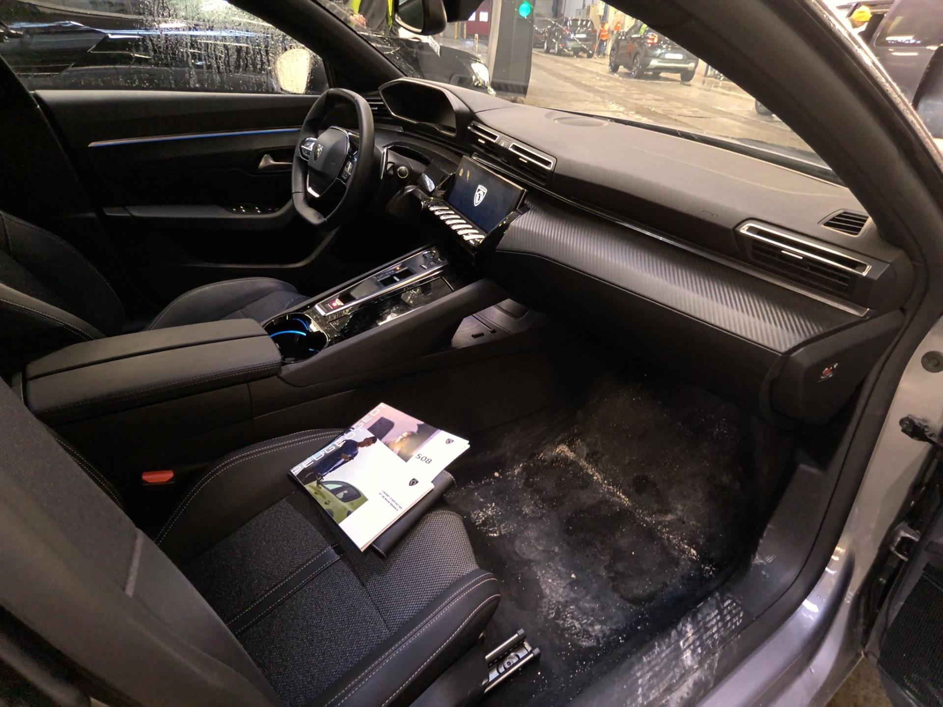 Peugeot 508 SW Hybrid 180 e-EAT8 Allure 2025