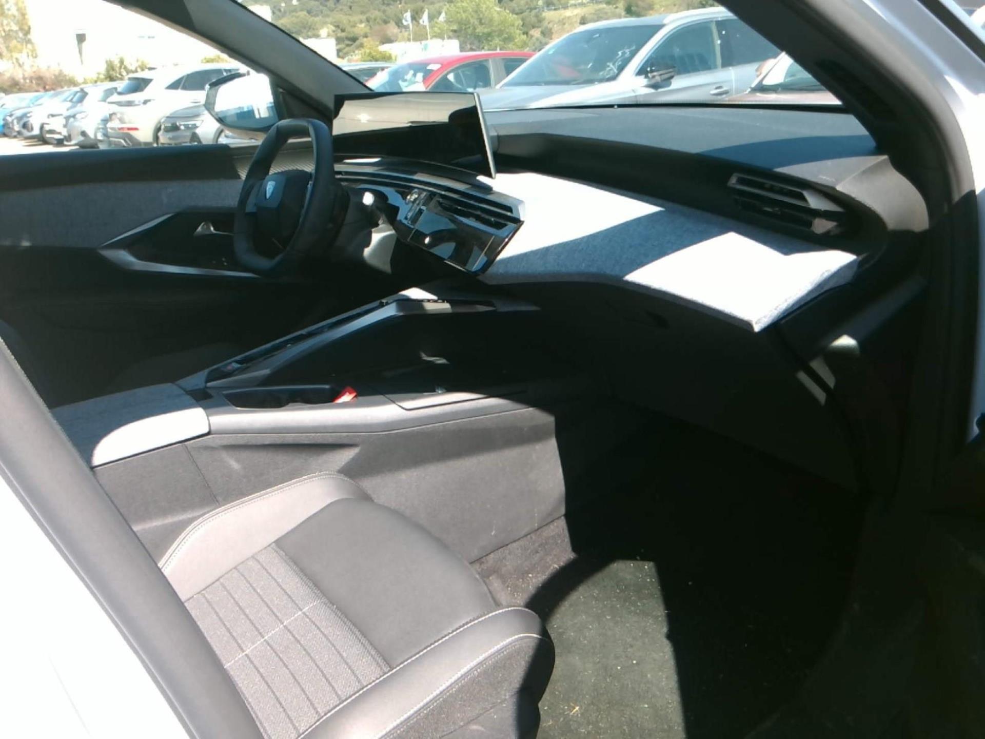Peugeot 3008 Hybrid 136 e-DCS6 Allure 2024