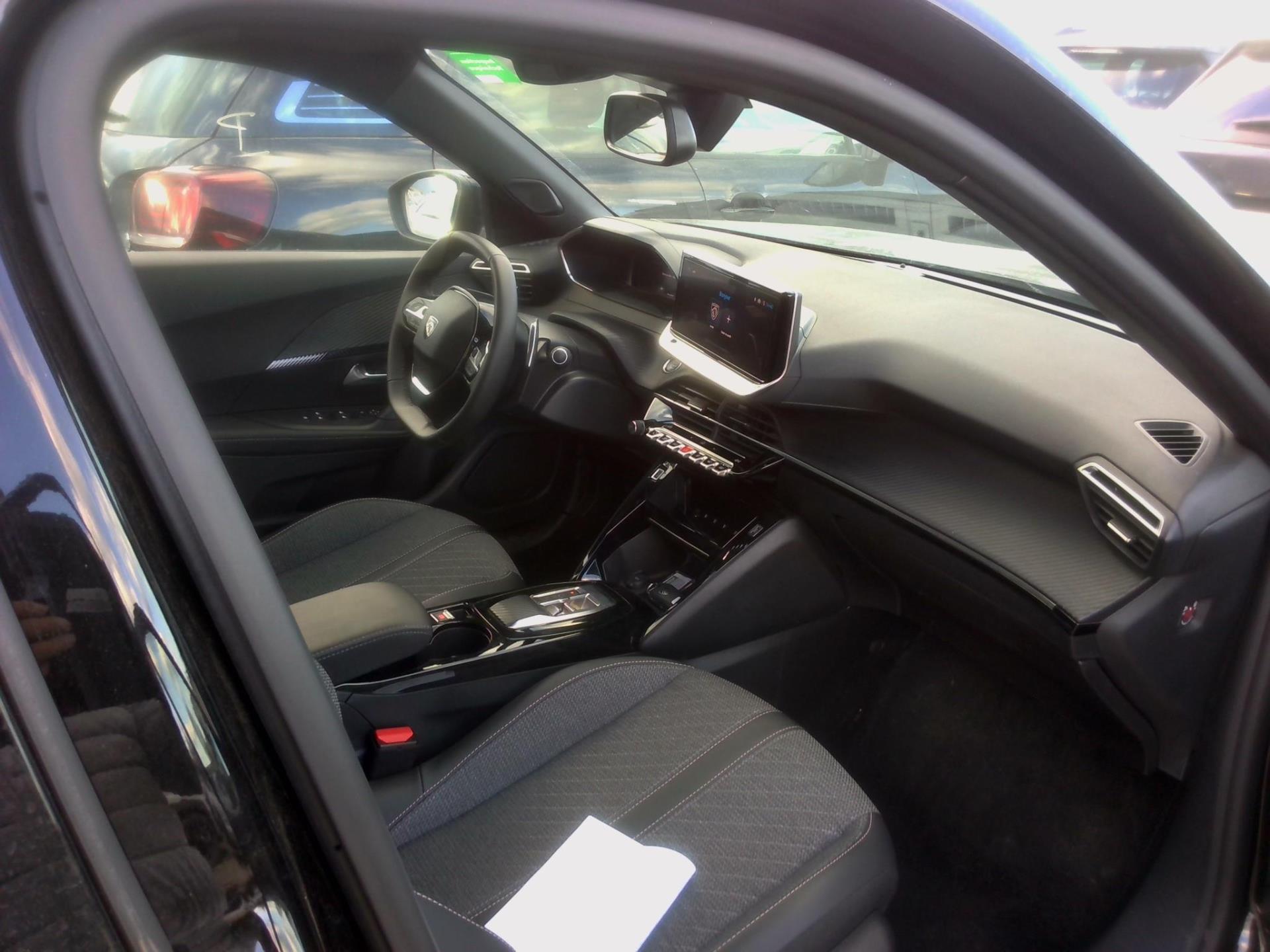 Peugeot 2008 Hybrid 136 e-DCS6 Allure 2024