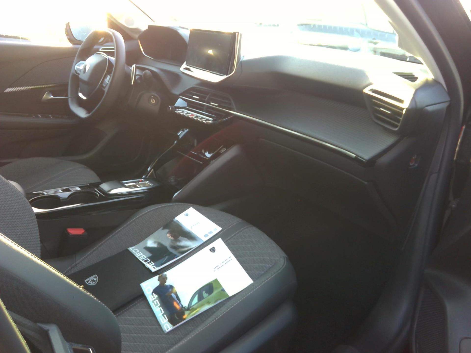 Peugeot 208 Hybrid 110 ch e-DCS6 Allure 2025