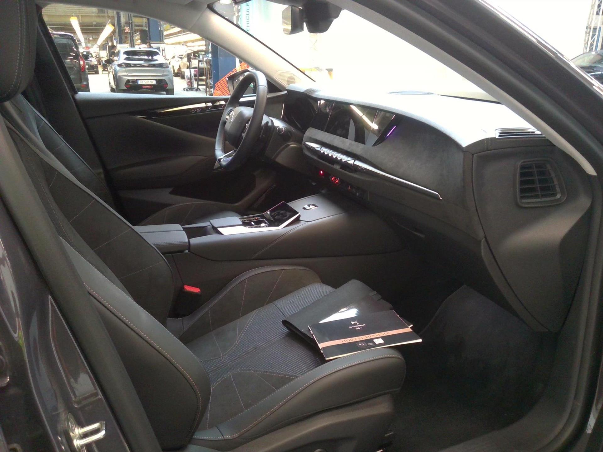 DS DS 4 BlueHDi 130 EAT8 Etoile - Alcantara 2024