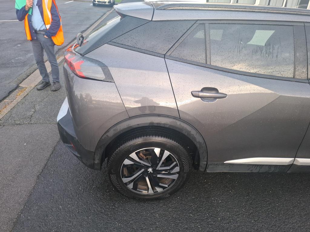 Peugeot 2008 BlueHDi 130 S&S EAT8 Allure Pack 2022