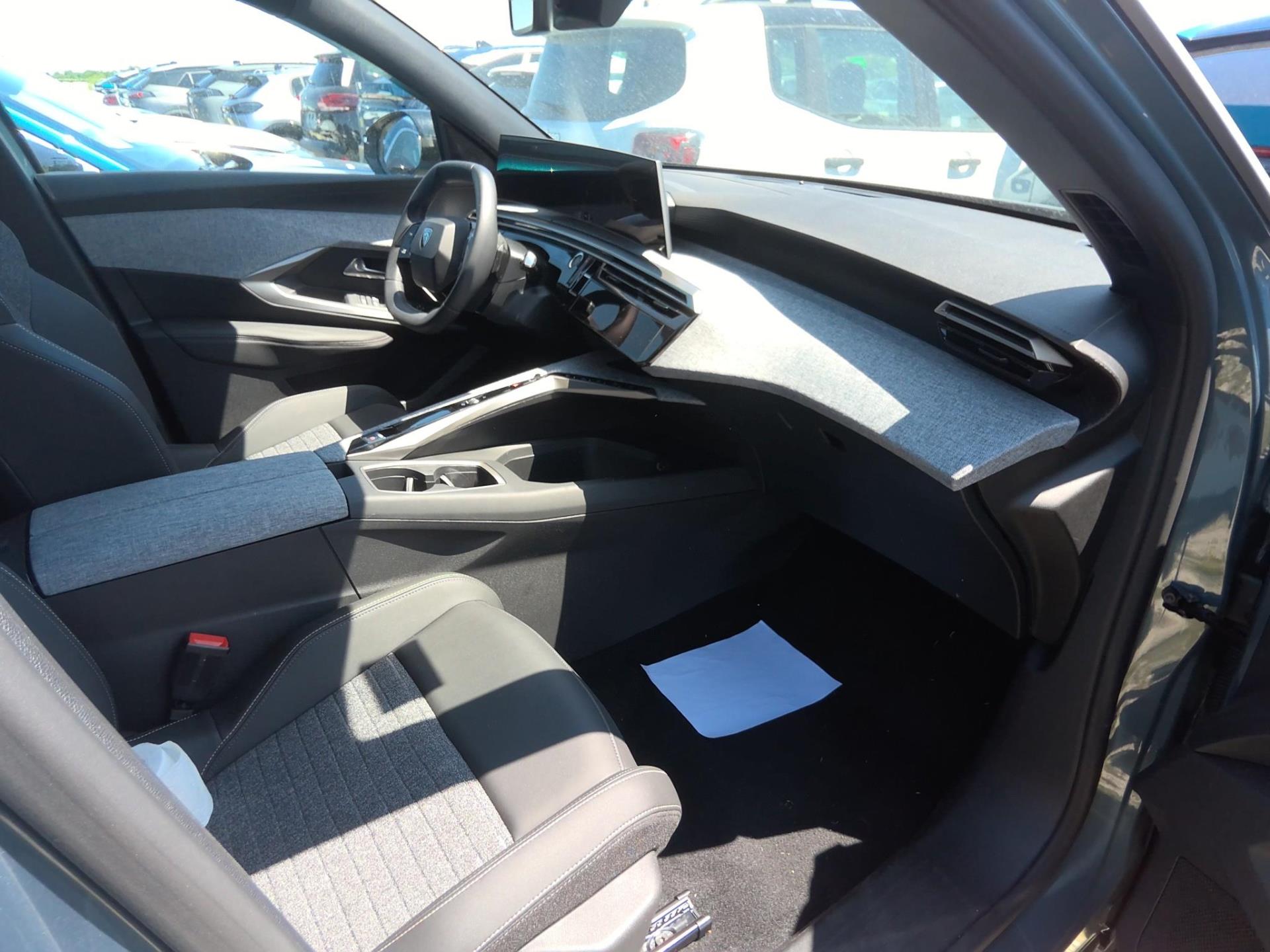 Peugeot 3008 Hybrid 145 e-DCS6 Allure 2025