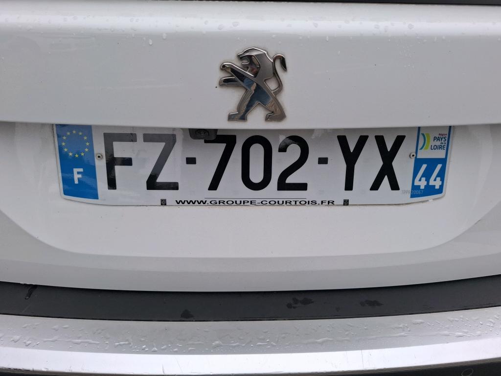 Peugeot 2008 PureTech 130 S&S EAT8 Allure Business 2021