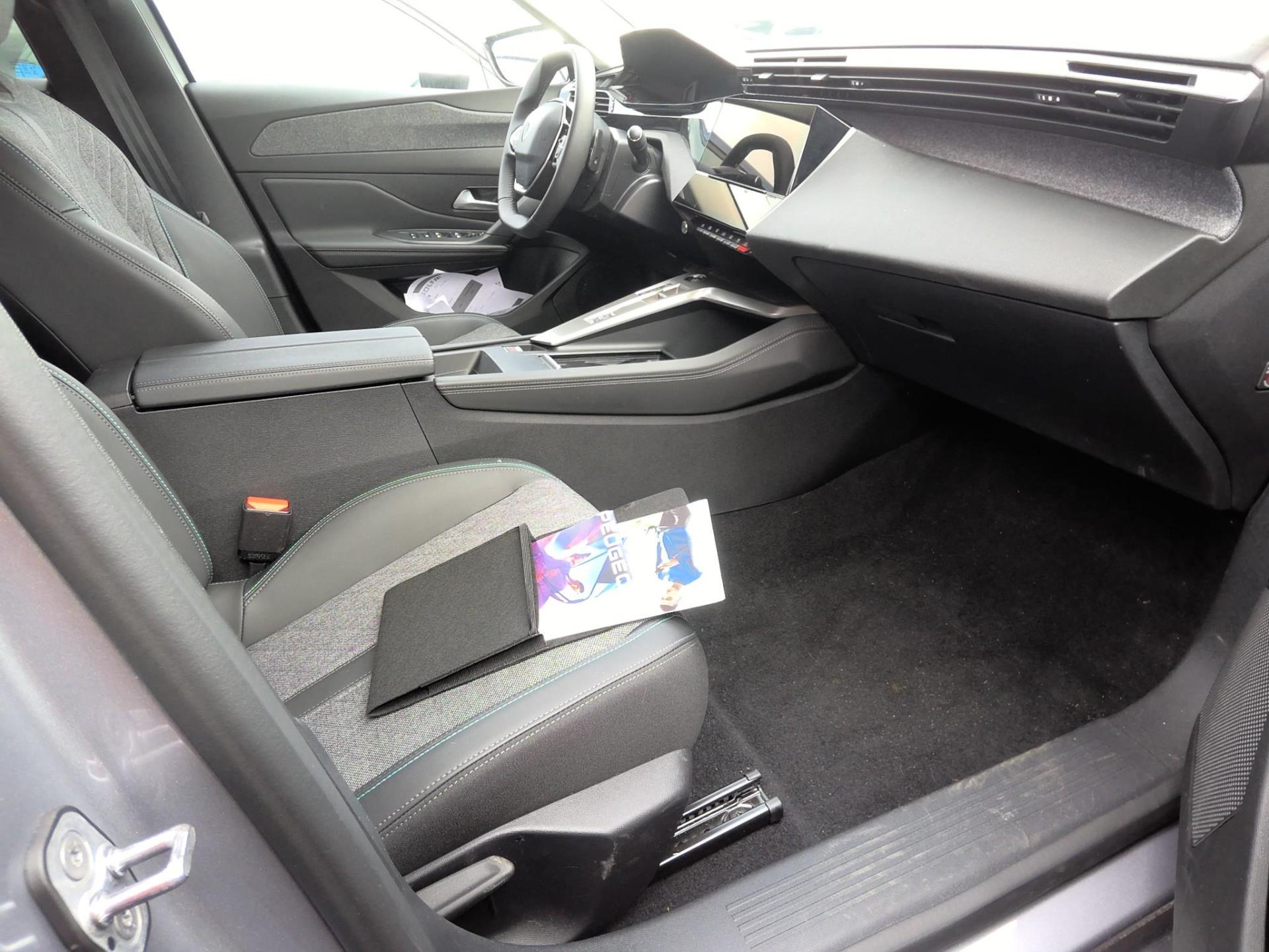 Peugeot 408 PHEV 180 e-EAT8 Allure 2024