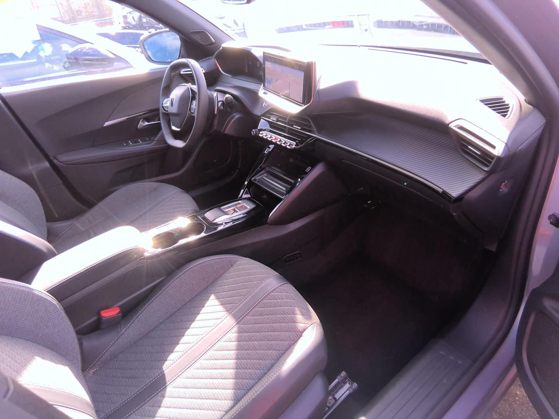 Peugeot 2008 Hybrid 145 e-DCS6 Allure 2025