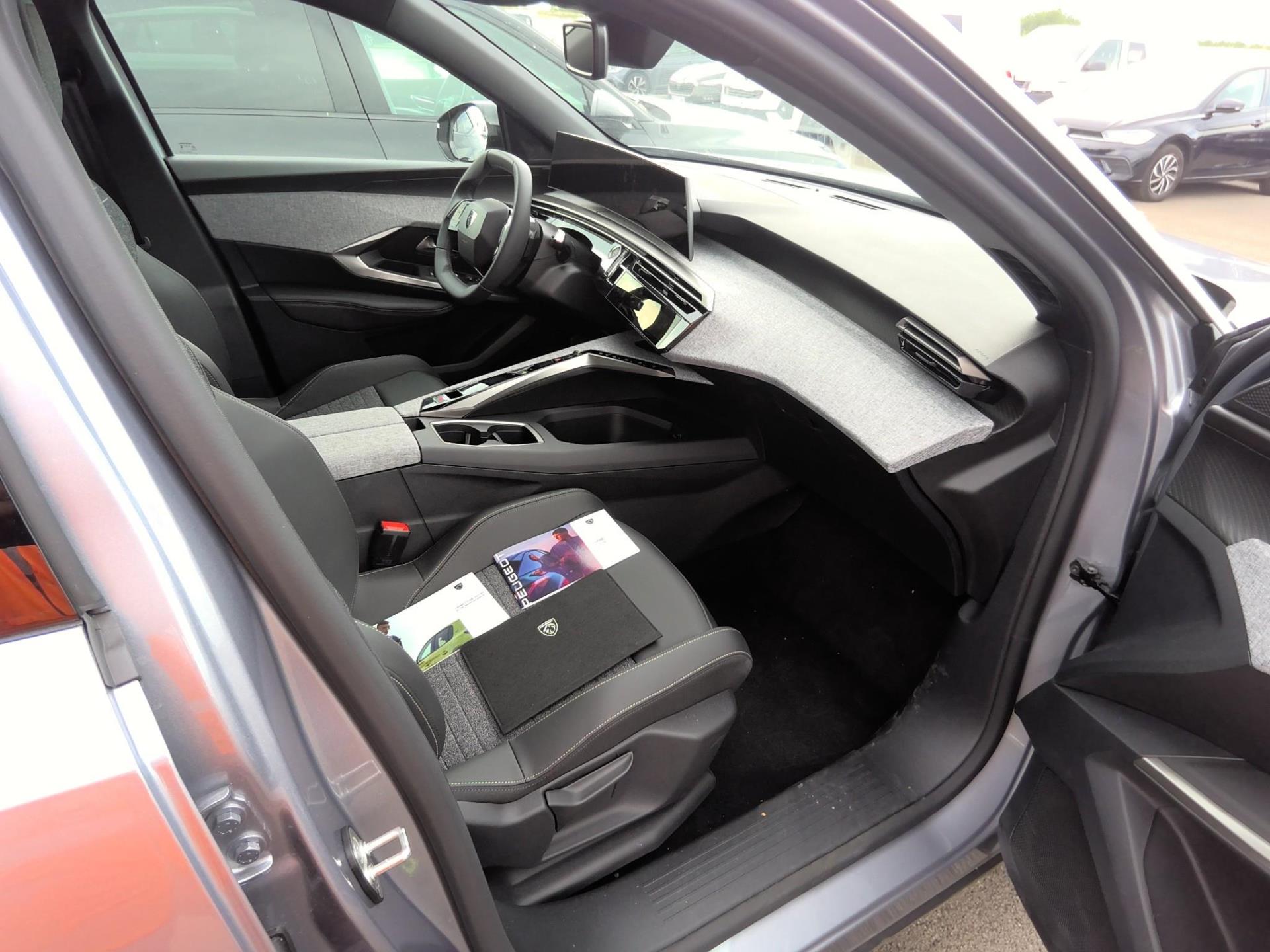 Peugeot 3008 Hybrid 145 e-DCS6 Allure 2025