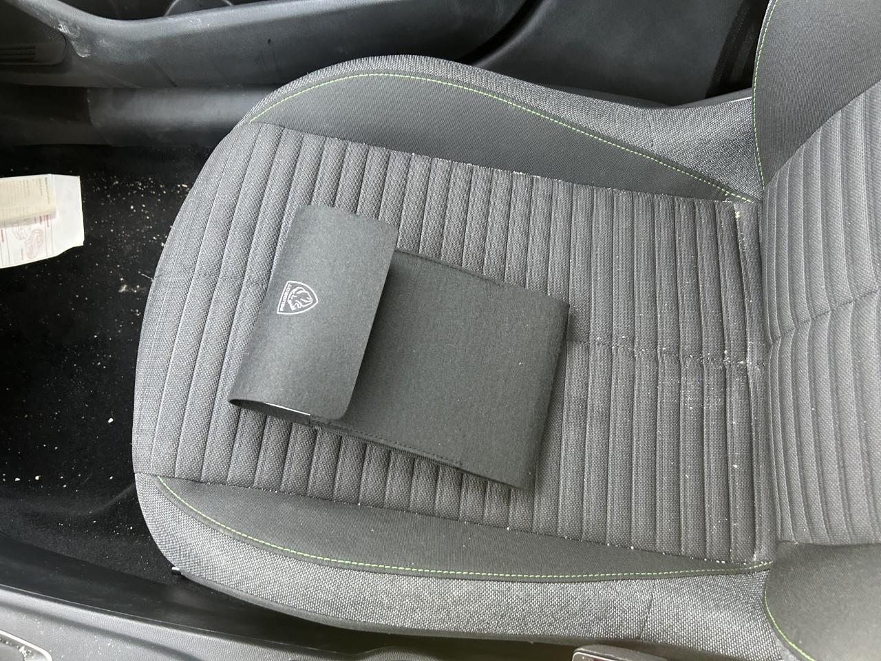 Foto Peugeot 208 10