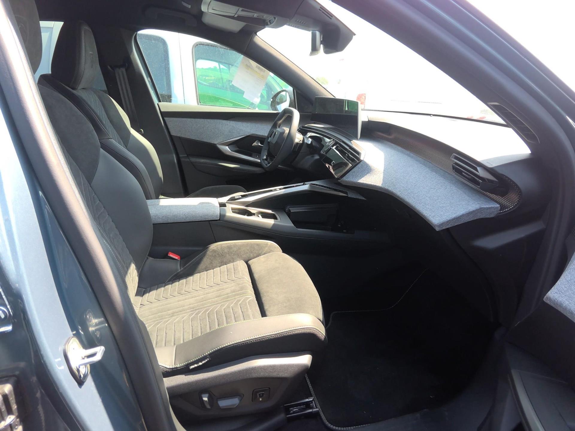 Peugeot 3008 Hybrid 145 e-DCS6 GT 2025