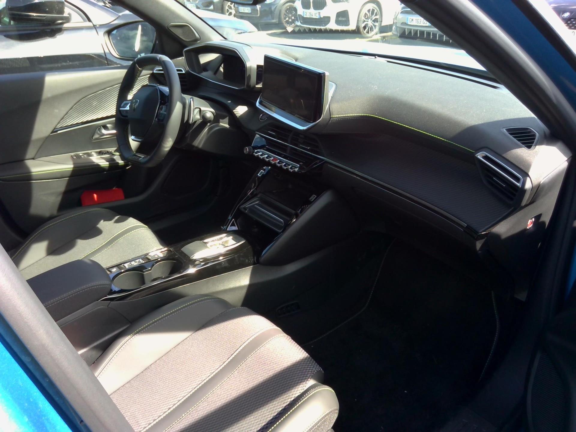 Peugeot 2008 Hybrid 136 e-DCS6 GT 2024