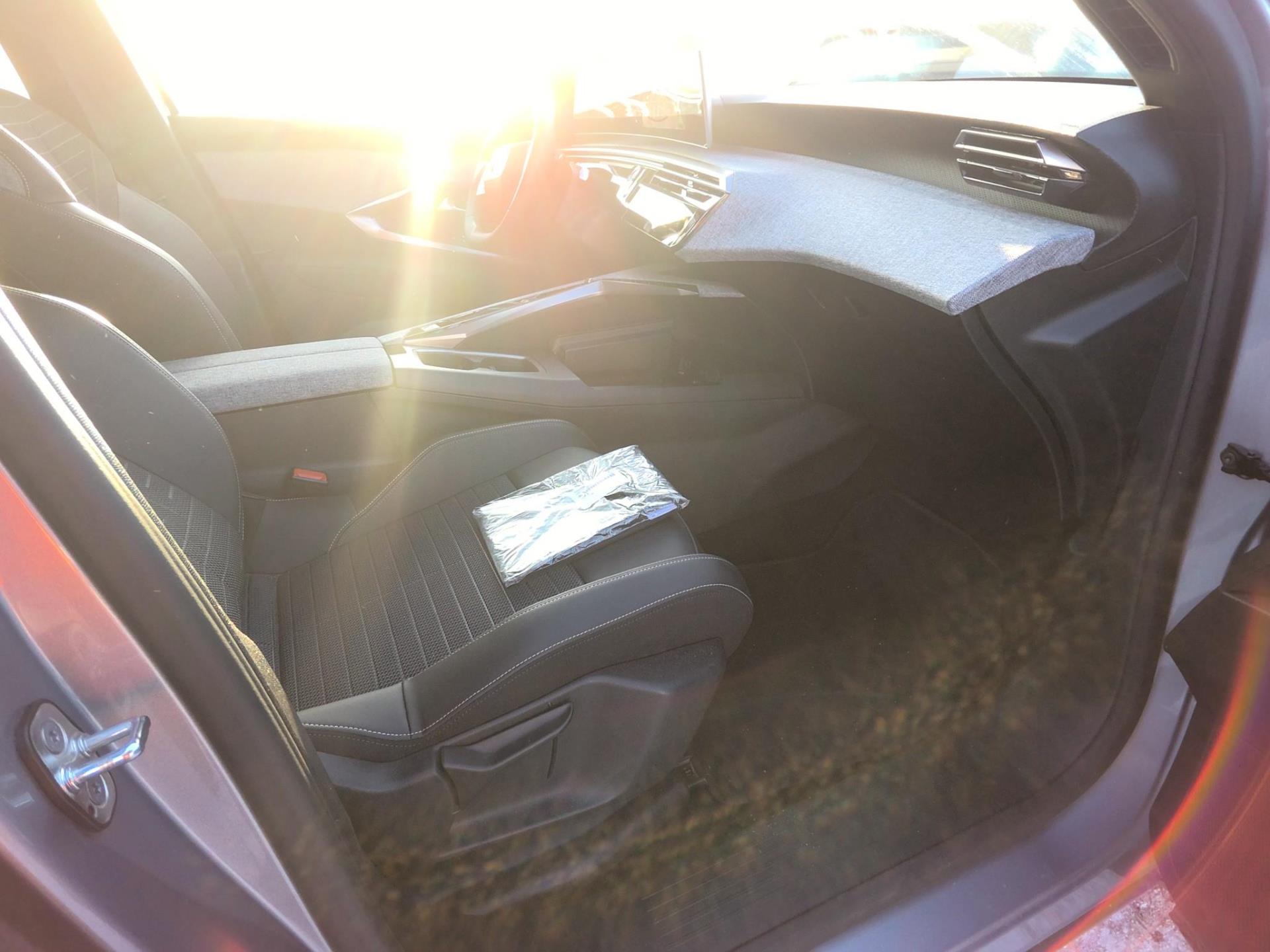 Peugeot 3008 Hybrid 136 e-DCS6 Allure 2024