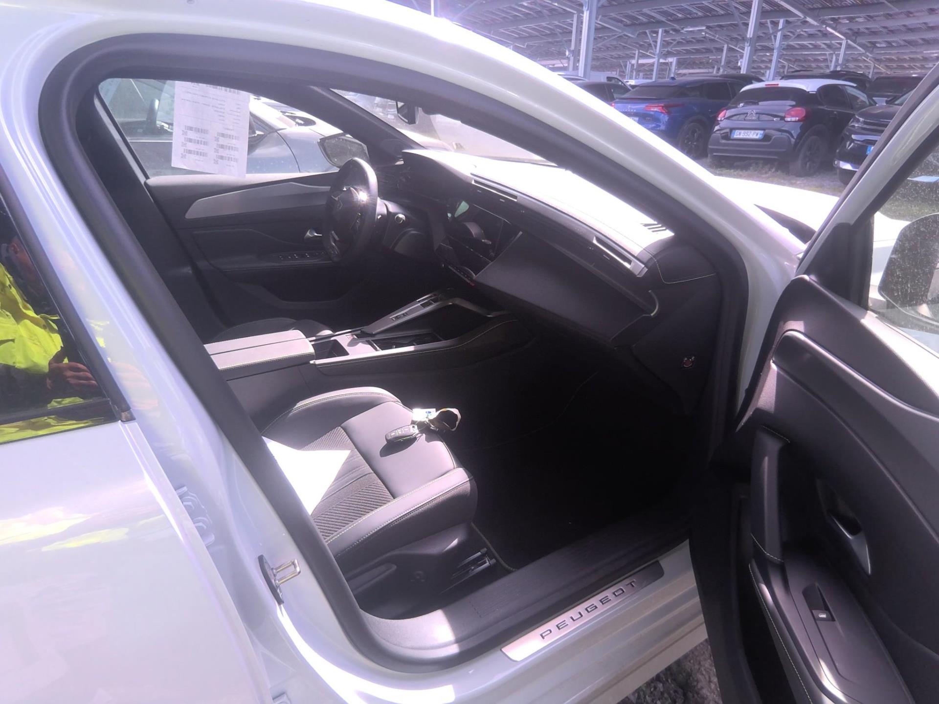 Peugeot 308 Hybrid 145 e-DCS6 GT 2025