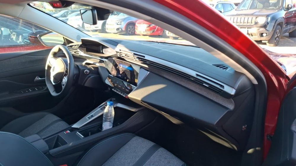Foto Peugeot 408 16