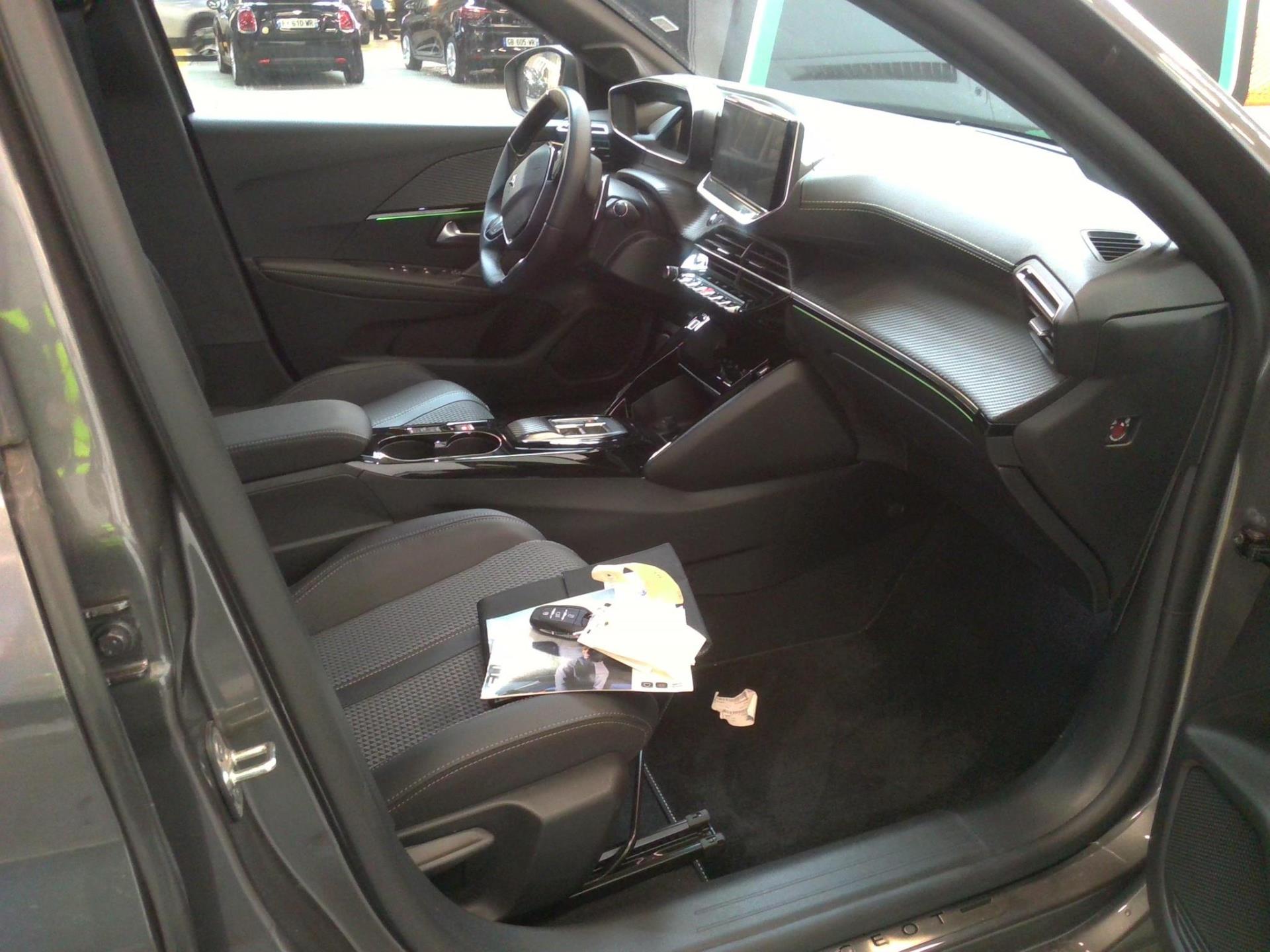 Peugeot 208 PureTech 130 S&S EAT8 GT 2022