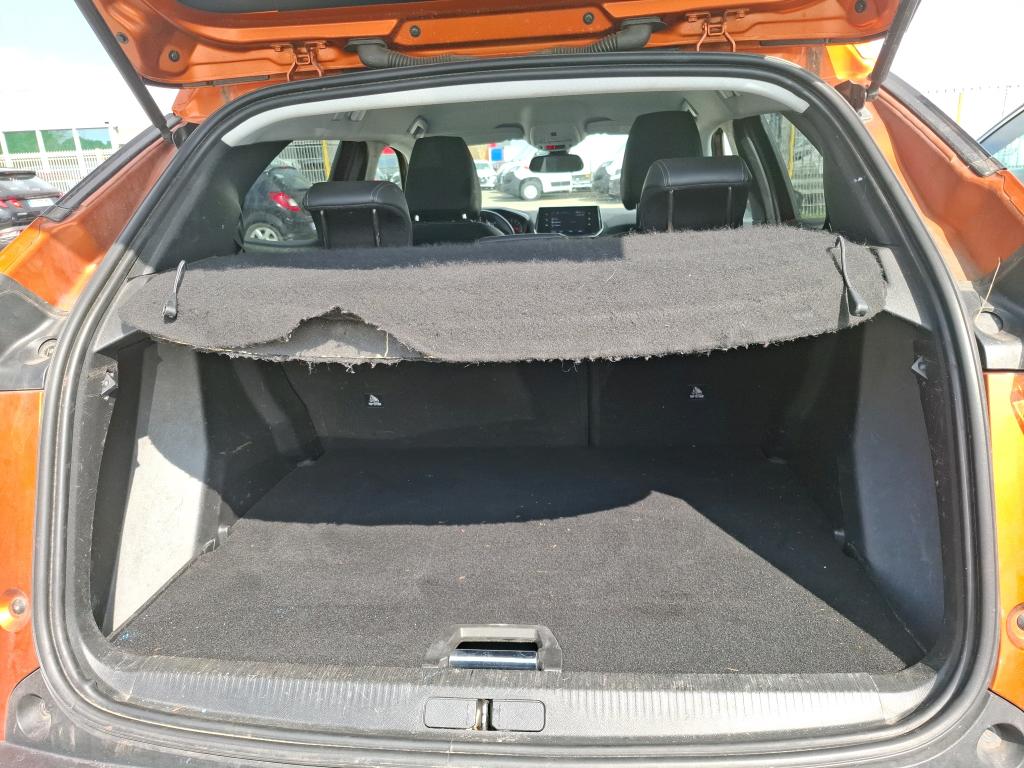 Peugeot 2008 BlueHDi 130 S&S EAT8 Allure 2021