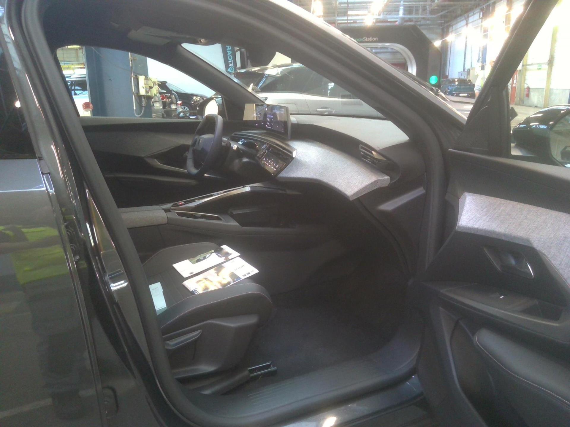Peugeot 3008 Hybrid 136 e-DCS6 Allure 2024