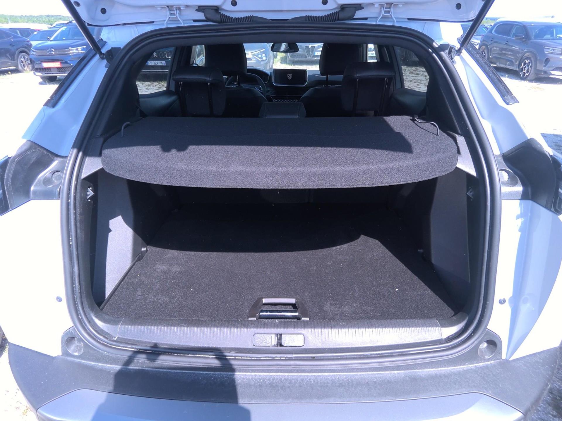 Peugeot 2008 Hybrid 145 e-DCS6 Allure 2025