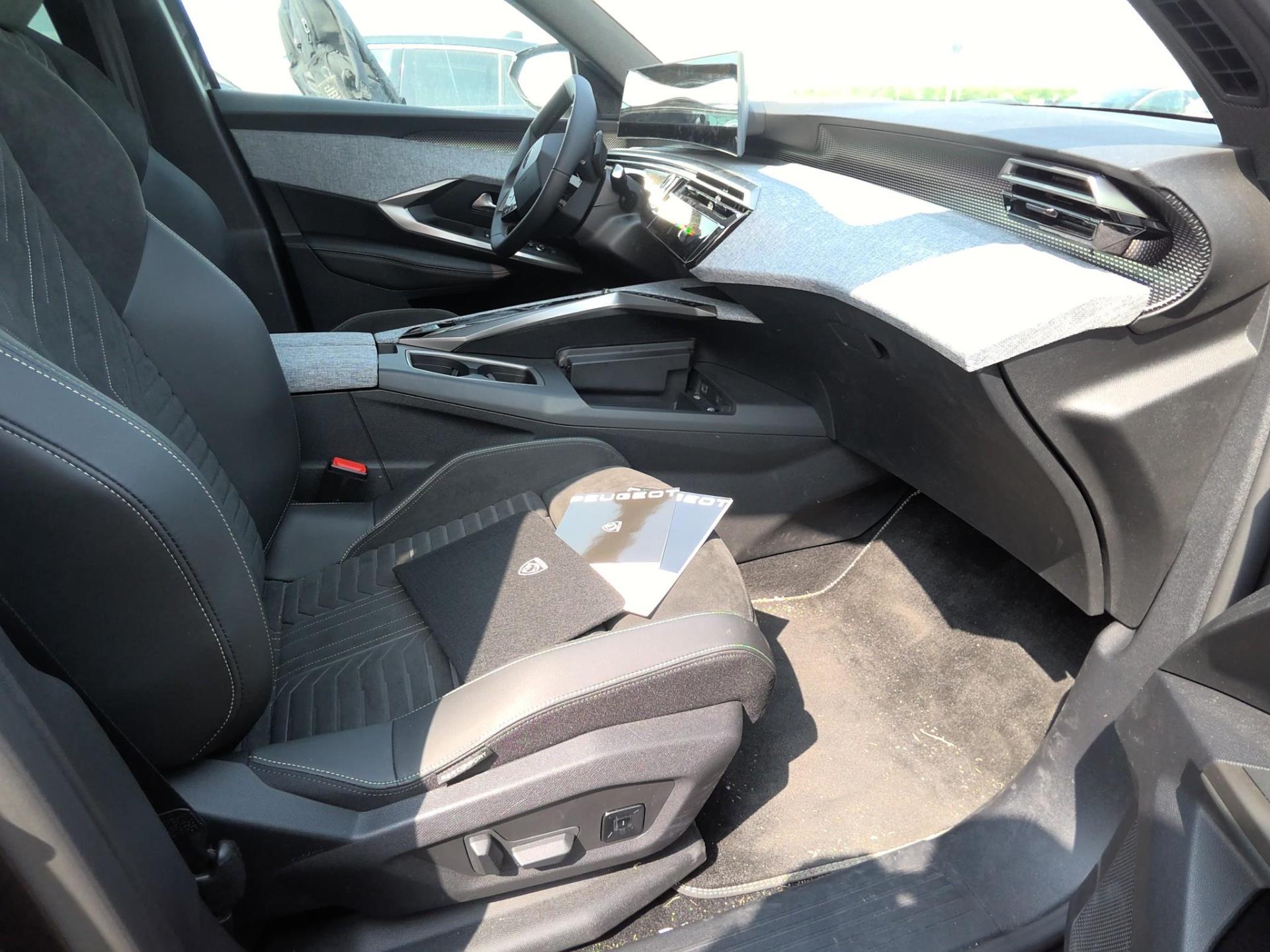 Peugeot 5008 Hybrid 136 e-DCS6 GT 2025