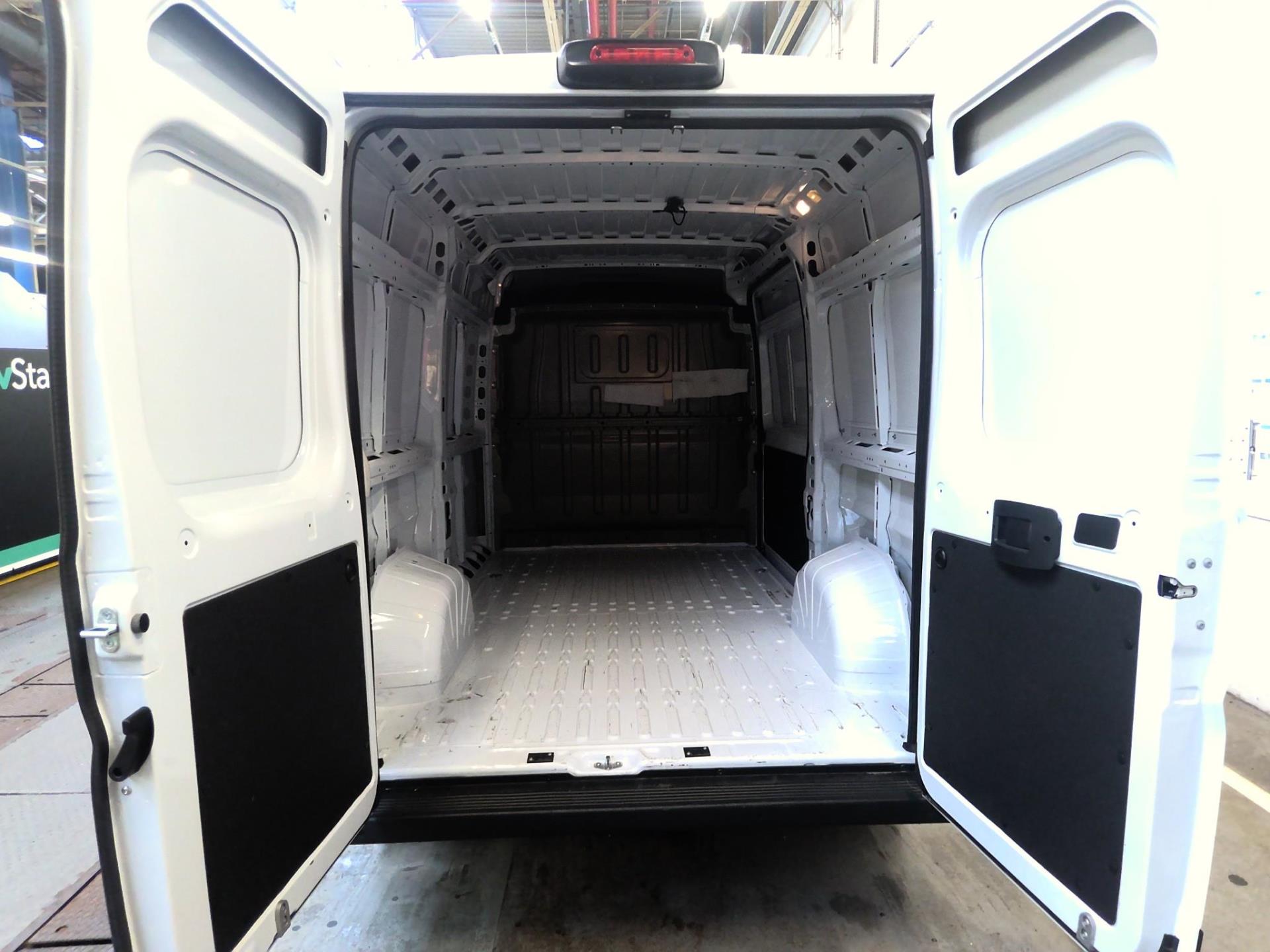 Peugeot BOXER FGN TOLE 3.3 T L2H2 140 S&S BVM6 2024