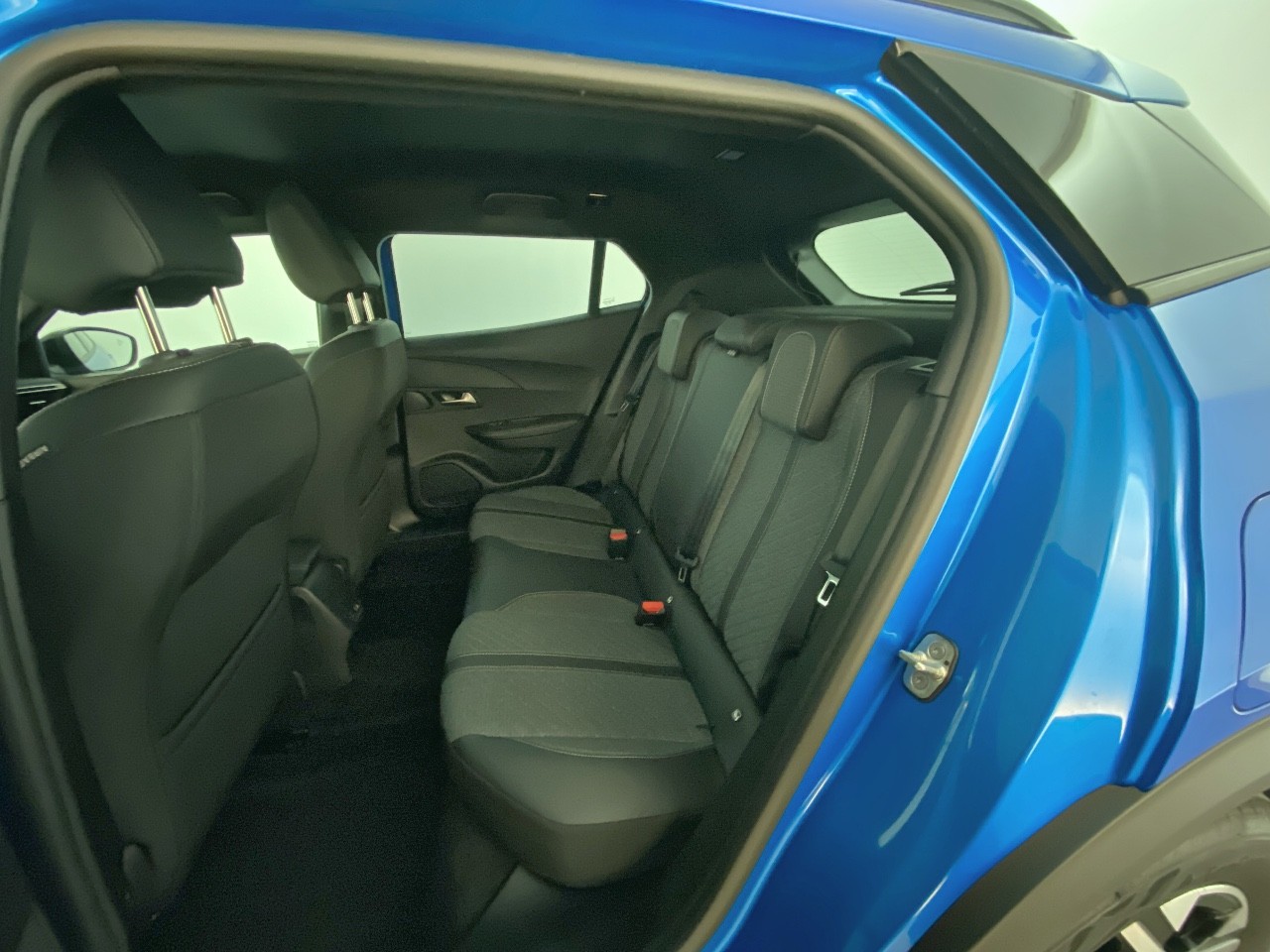 Peugeot 2008 Hybrid 136 e-DCS6 Allure 2024