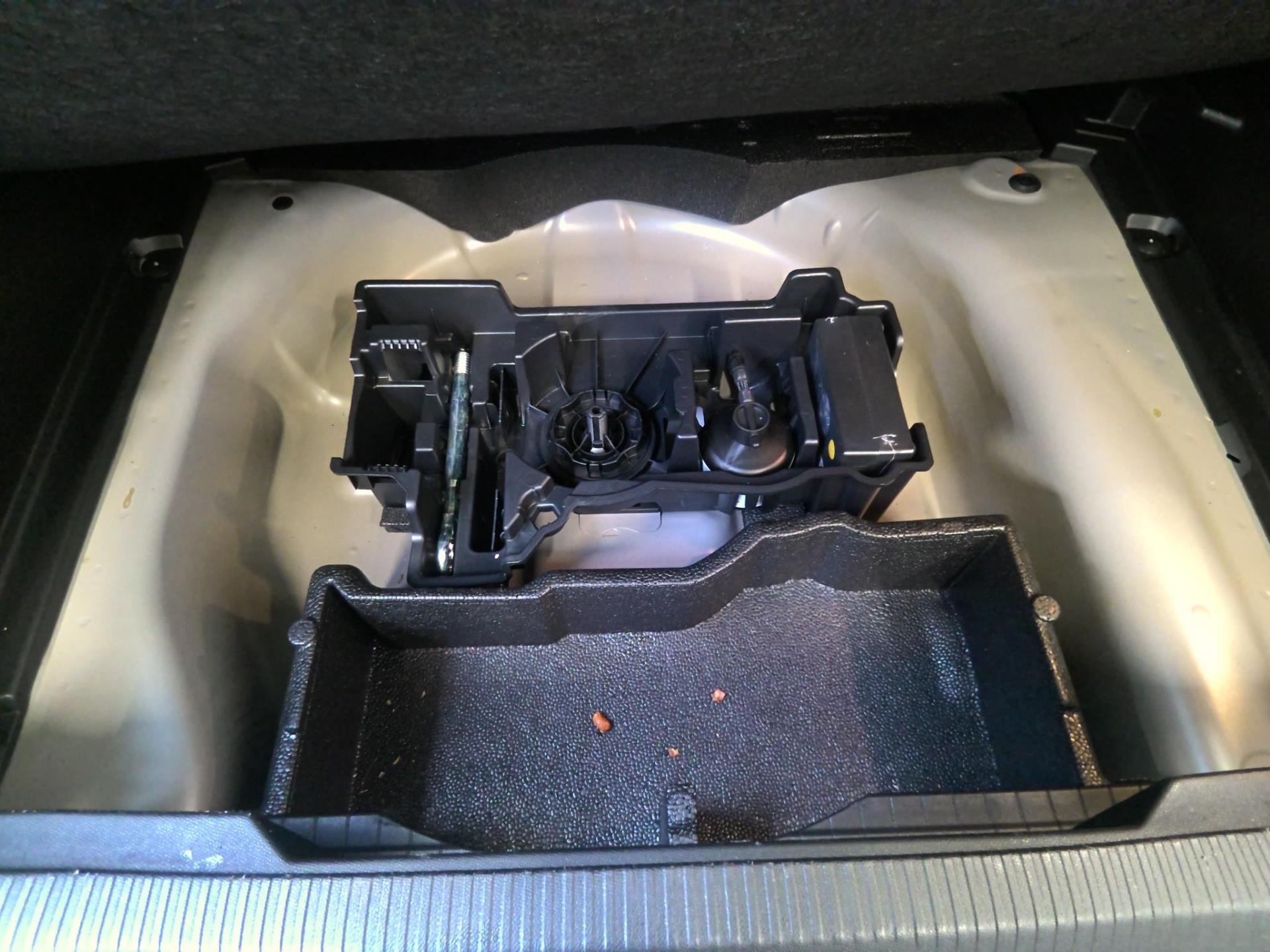 Peugeot 2008 Hybrid 145 e-DCS6 Style 2025