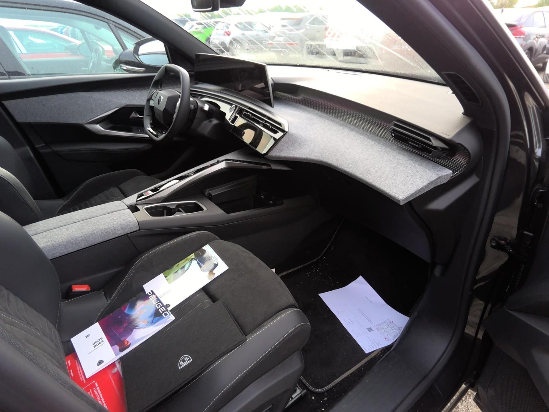 Peugeot 5008 Hybrid 136 e-DCS6 GT 2025
