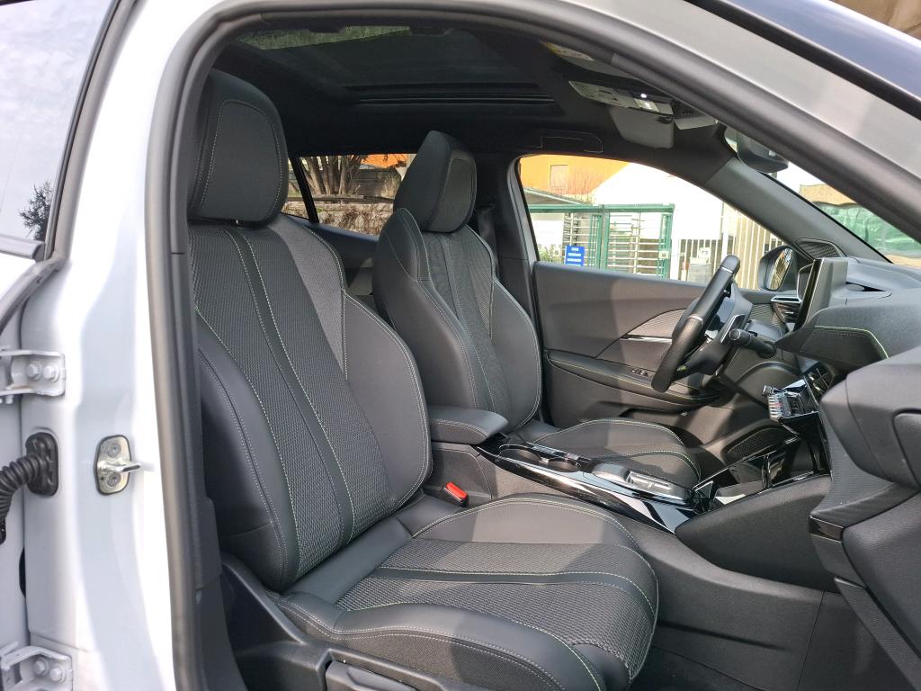 Peugeot 2008 PureTech 130 S&S EAT8 GT 2024
