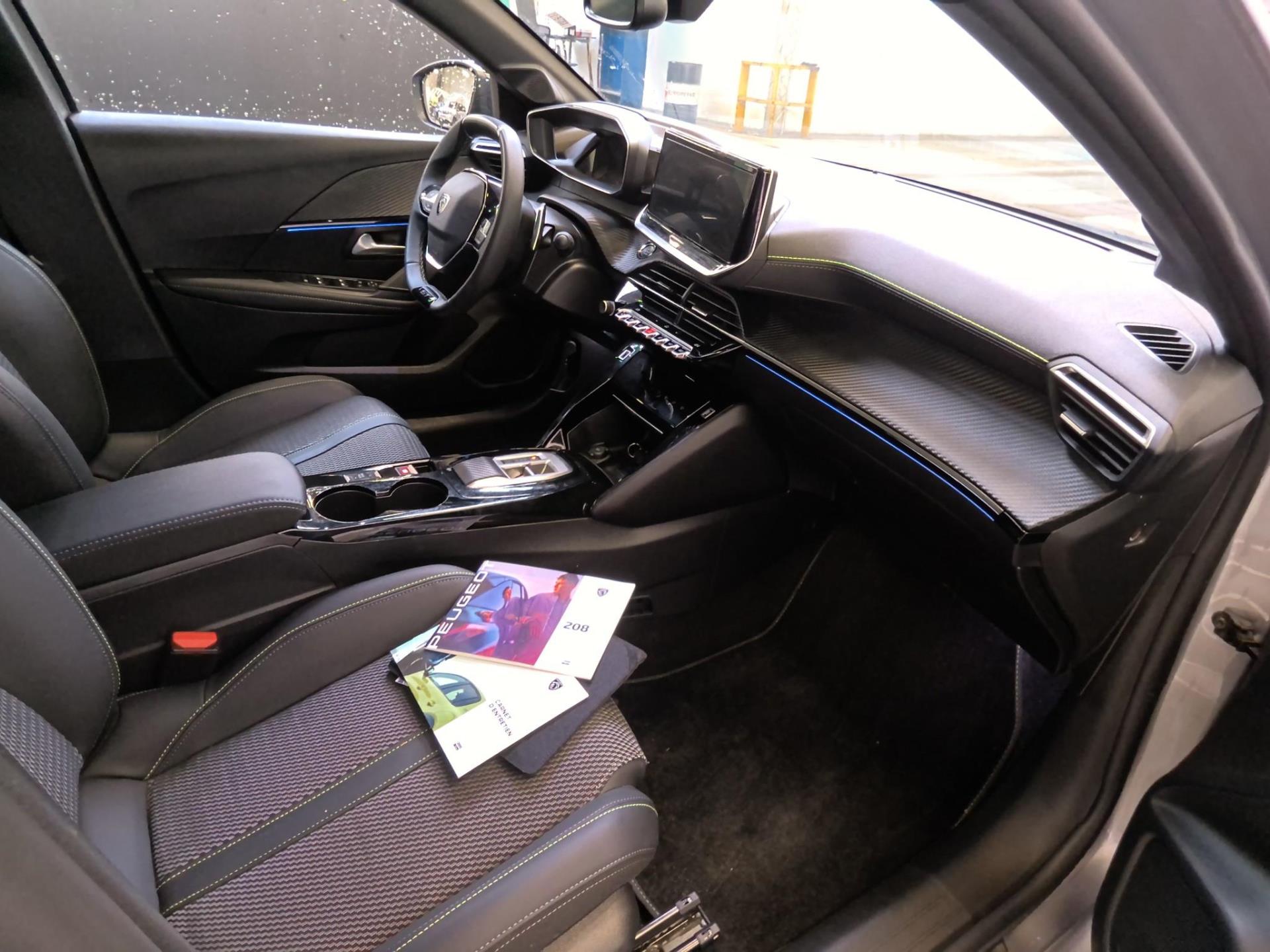 Peugeot 208 Hybrid 110 e-DCS6 GT 2025