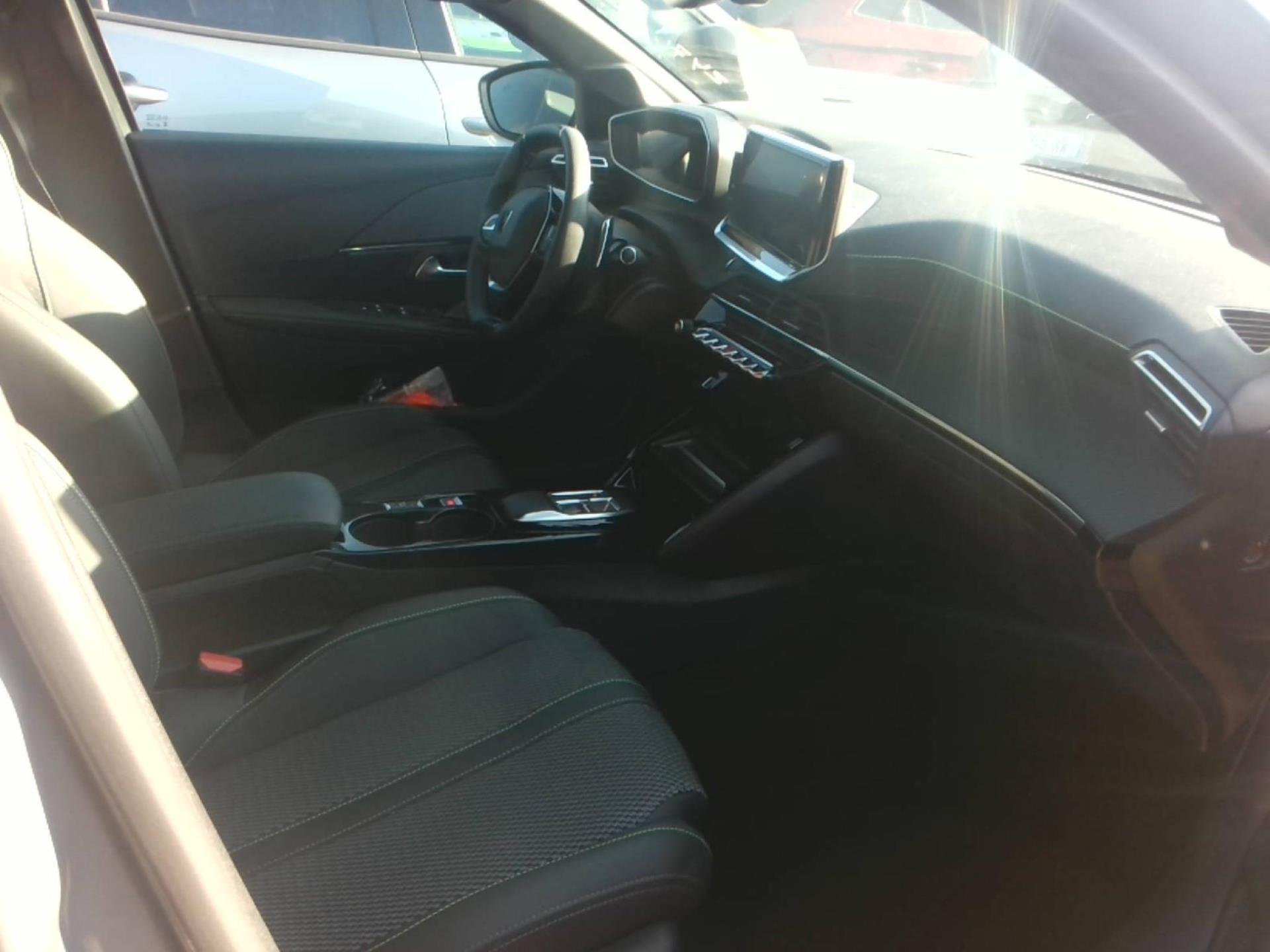Peugeot 208 Hybrid 136 e-DCS6 GT 2024