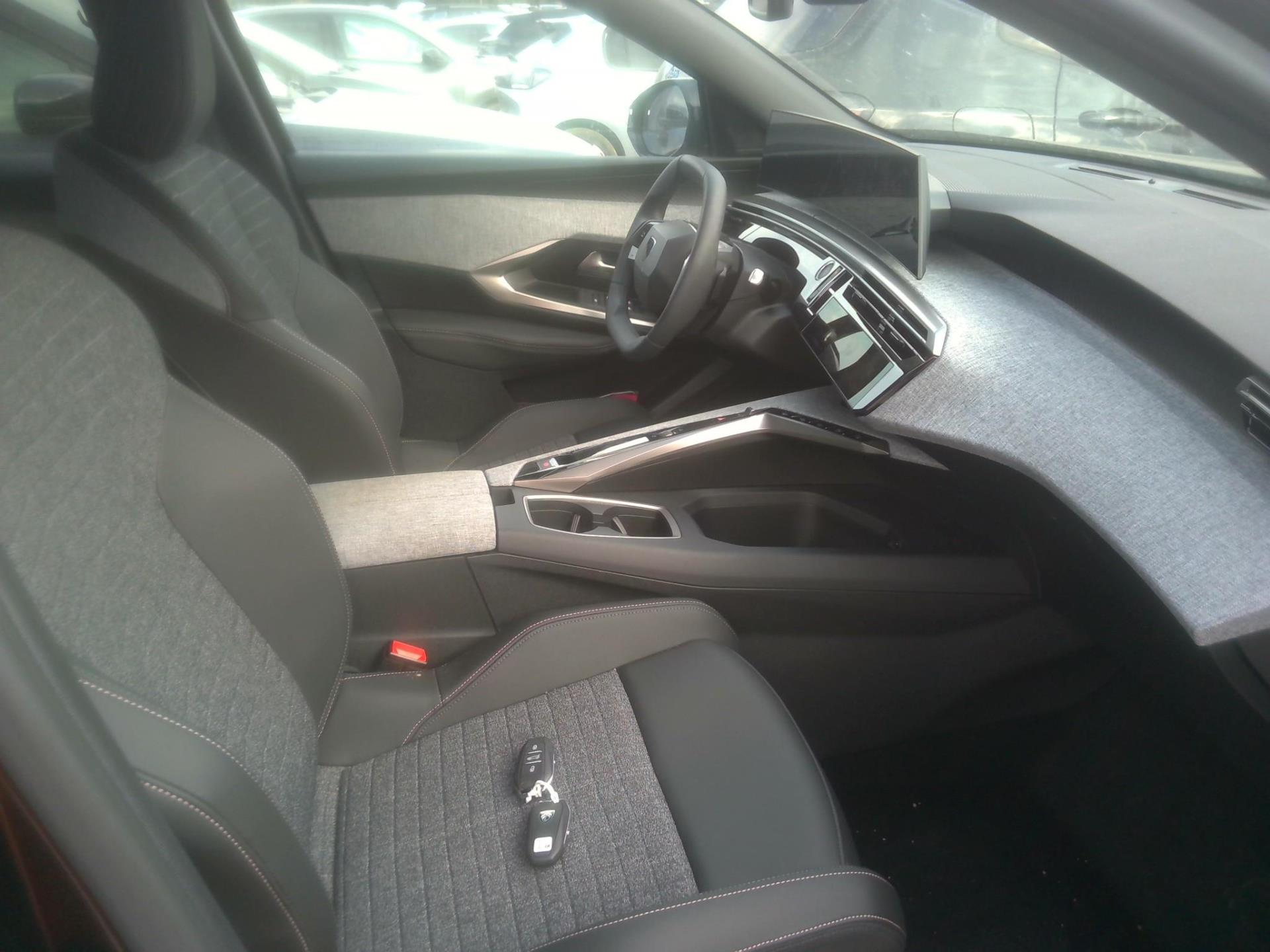 Peugeot 3008 Hybrid 145 e-DCS6 Allure 2025