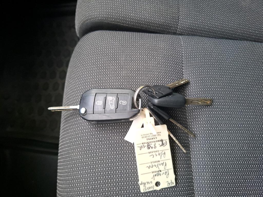 Peugeot PARTNER FOURGON STANDARD 650 KG BLUEHDI 100 S&S BVM5 PREMIUM 2020