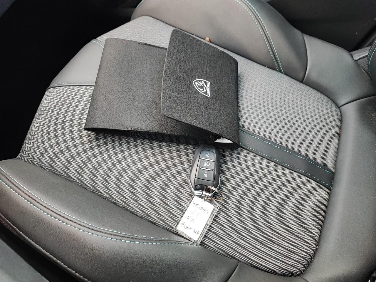 Foto Peugeot 3008 Hybrid 8