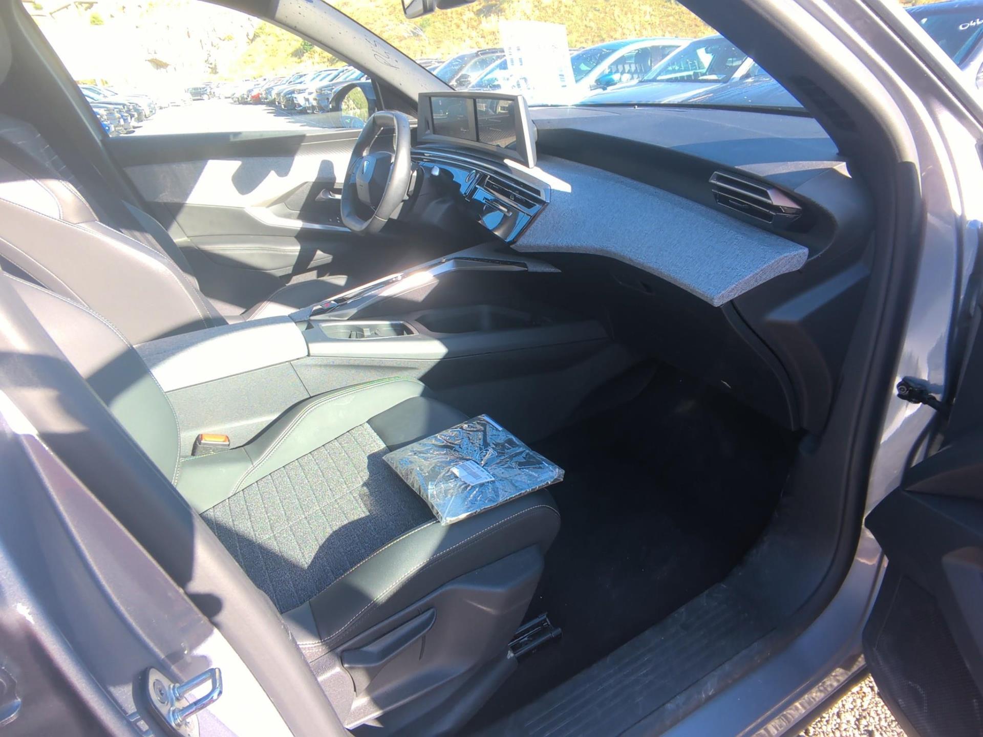Peugeot 5008 Hybrid 145 ch e-DCS6 Allure 2025
