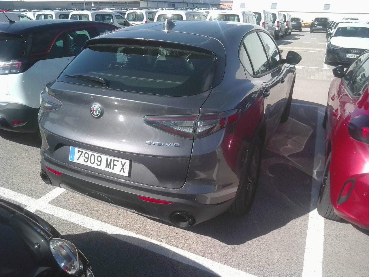 Foto Alfa Romeo Stelvio 6
