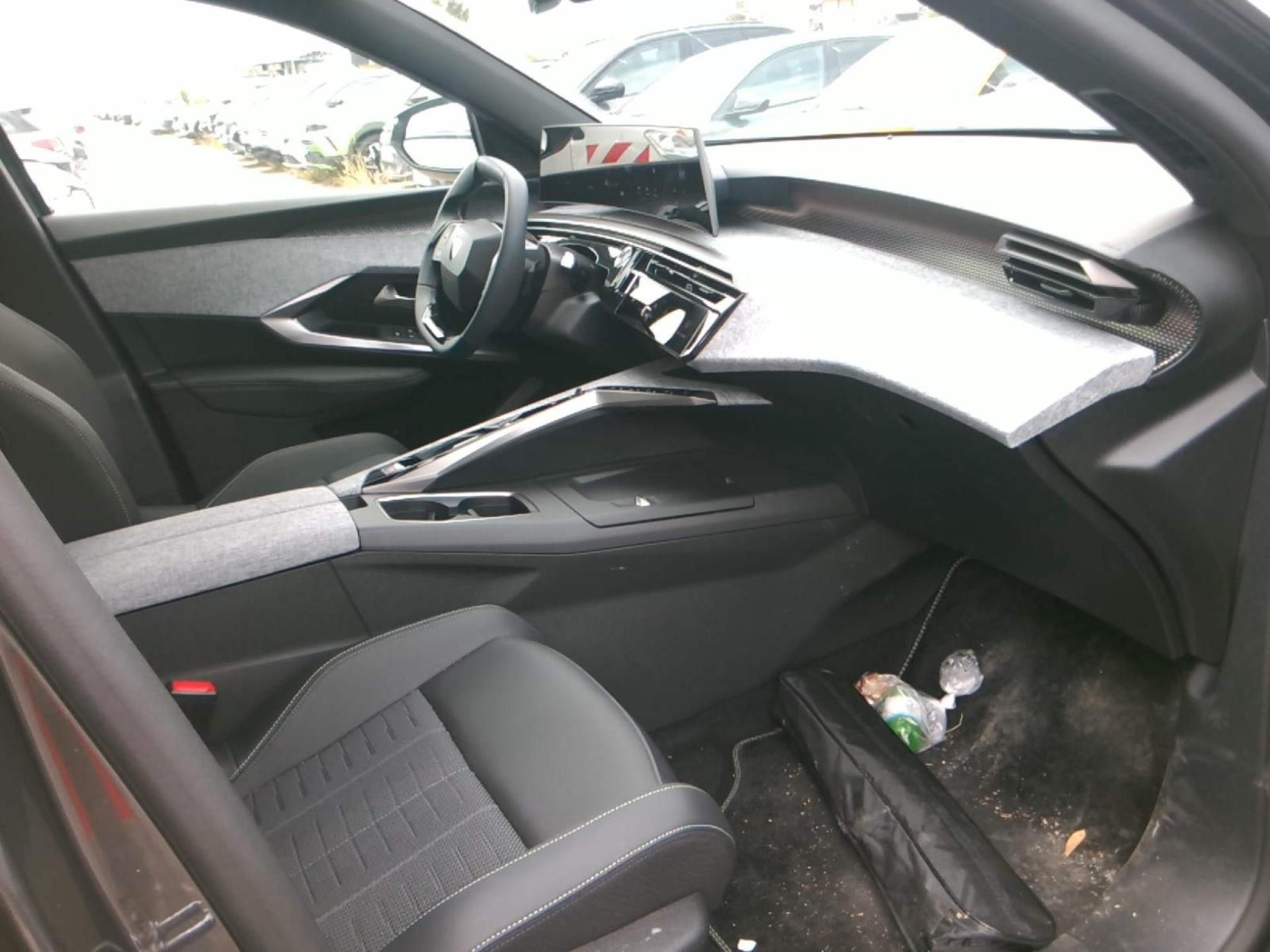 Peugeot 5008 Hybrid 136 e-DCS6 GT 2025