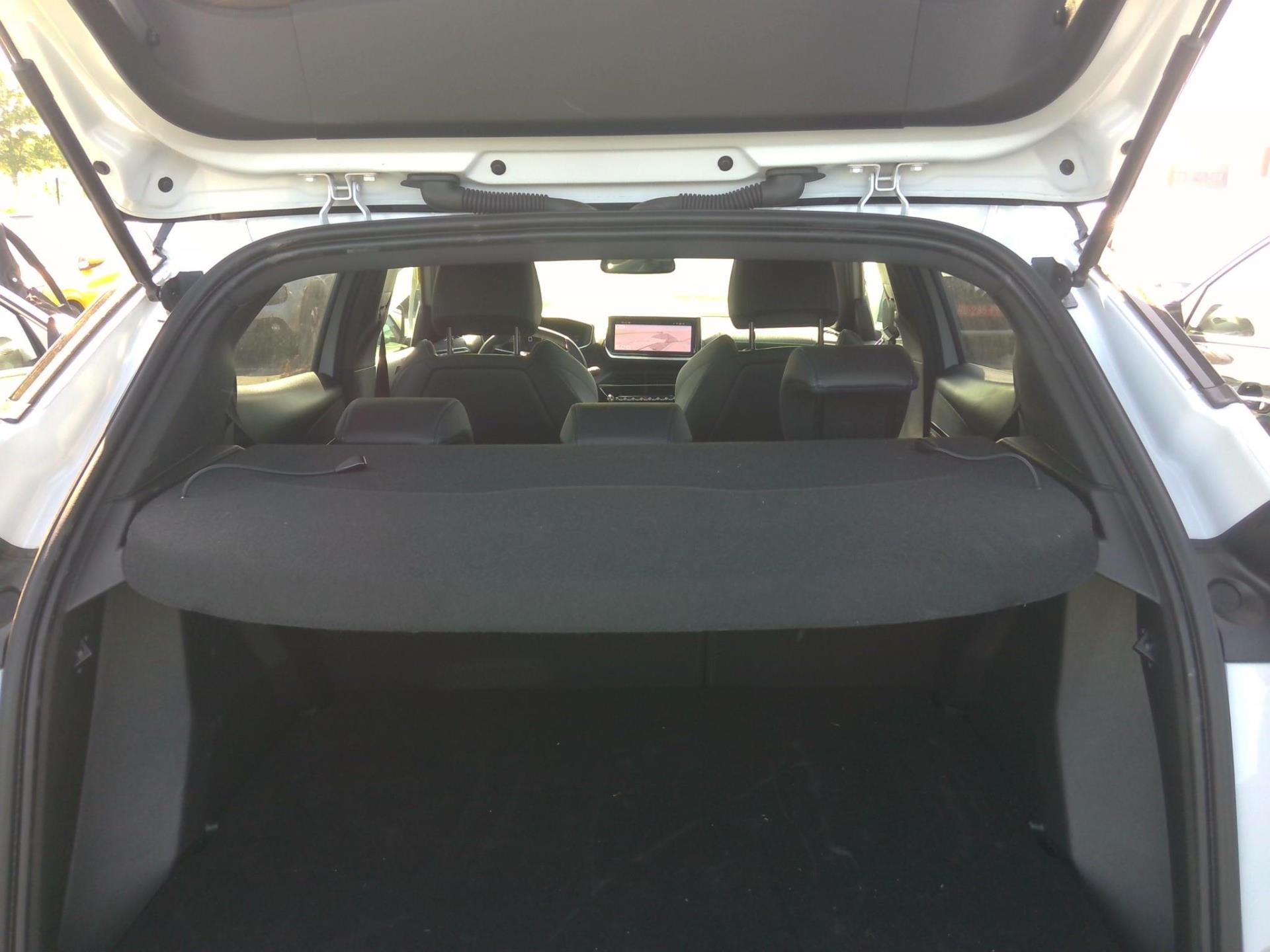 Peugeot 2008 Hybrid 136 e-DCS6 GT 2025