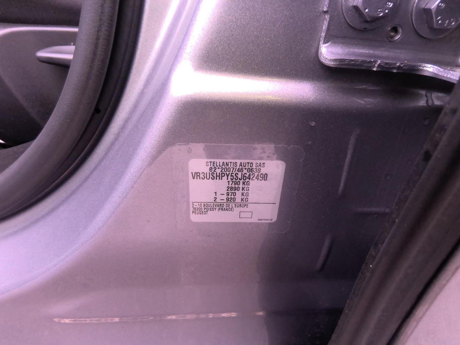 Peugeot 2008 Hybrid 145 e-DCS6 Style 2025