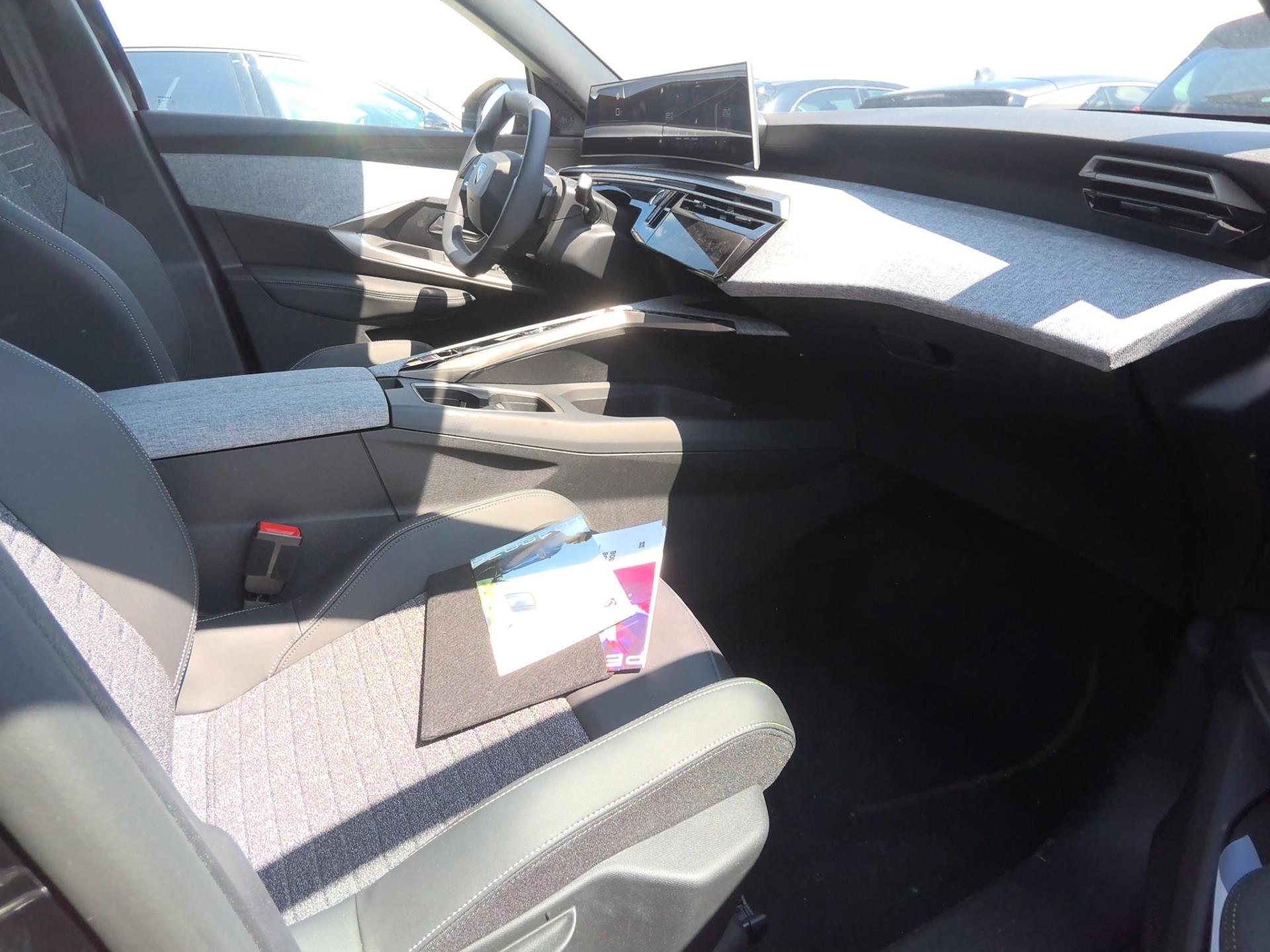 Peugeot 3008 Hybrid 145 e-DCS6 Allure 2025