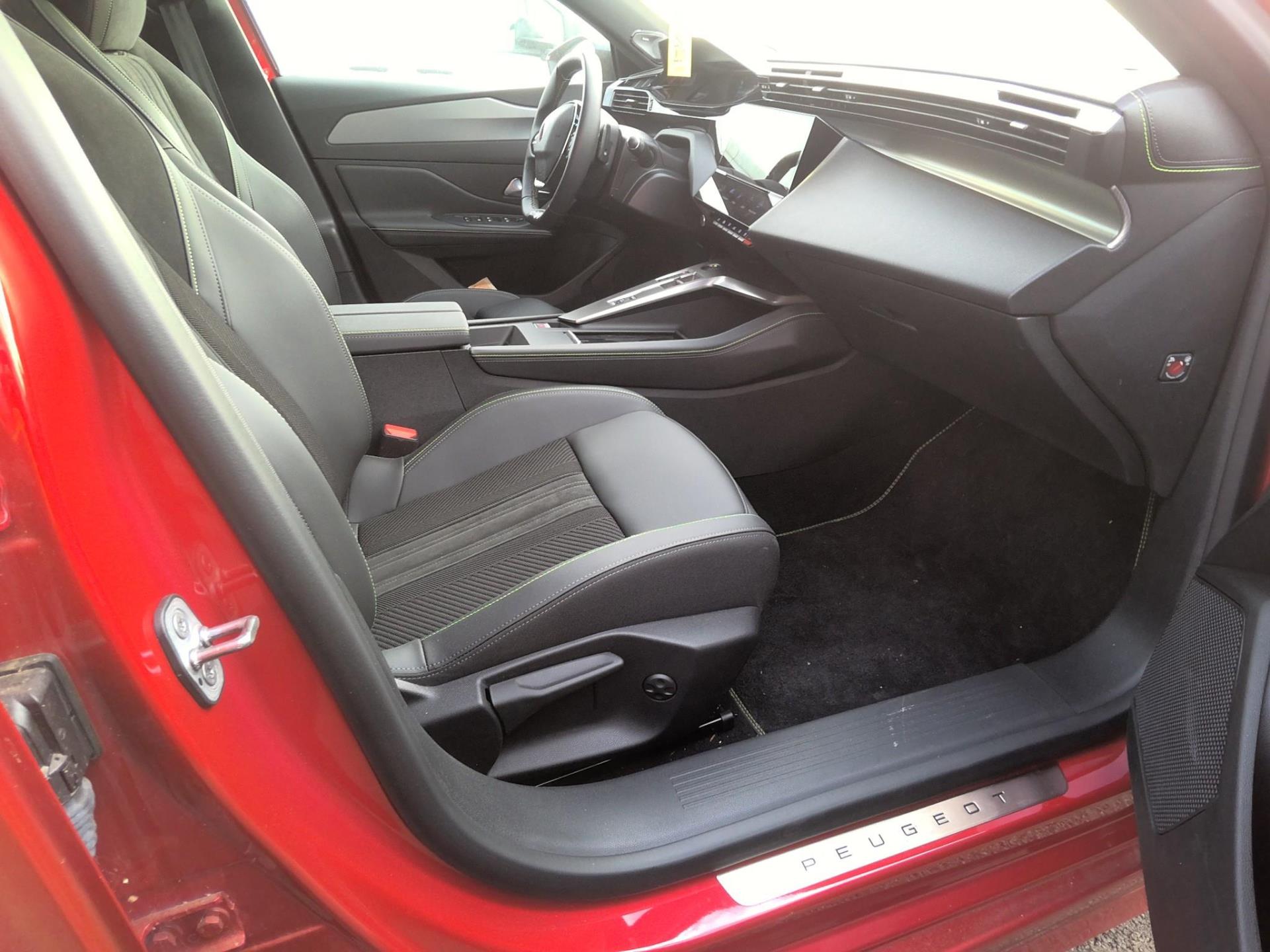 Peugeot 308 Plug-in Hybrid 195 ch e-DCS7 GT 2024