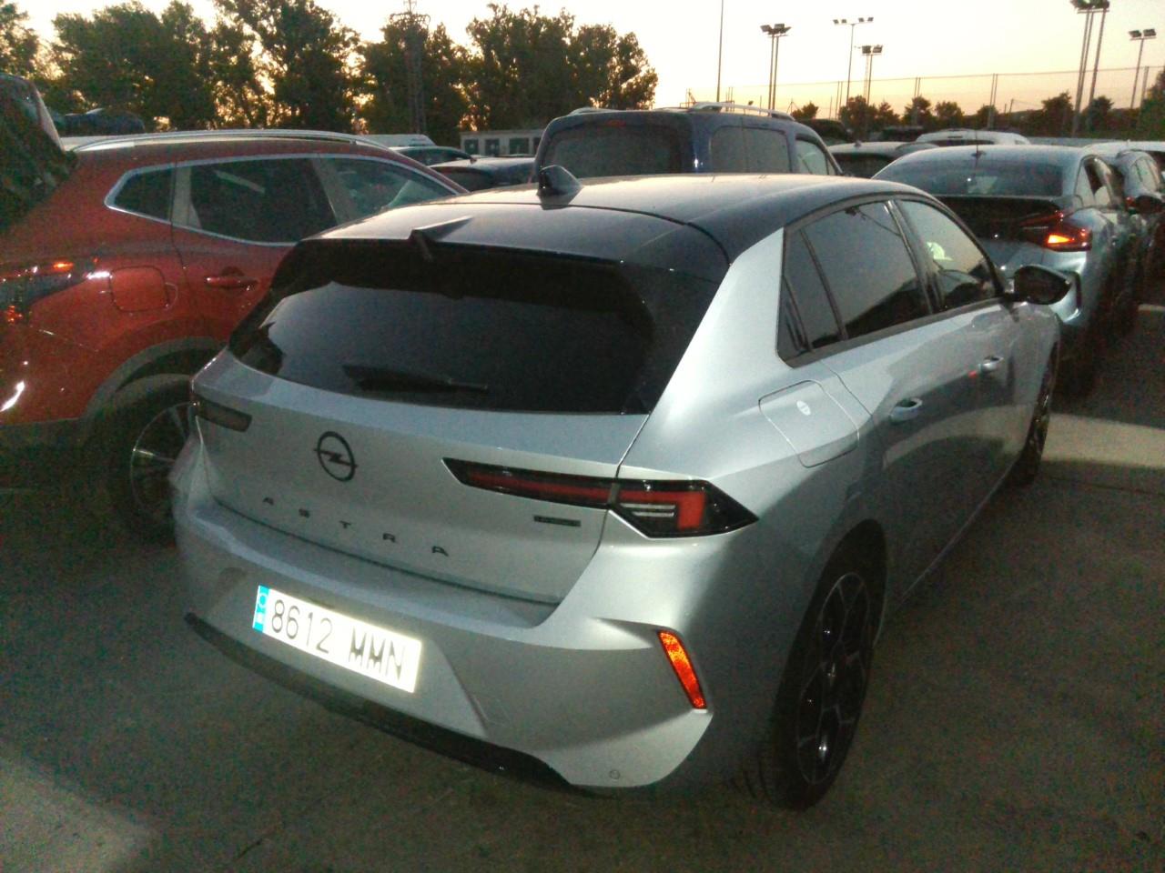 Foto Opel Astra PHEV 4