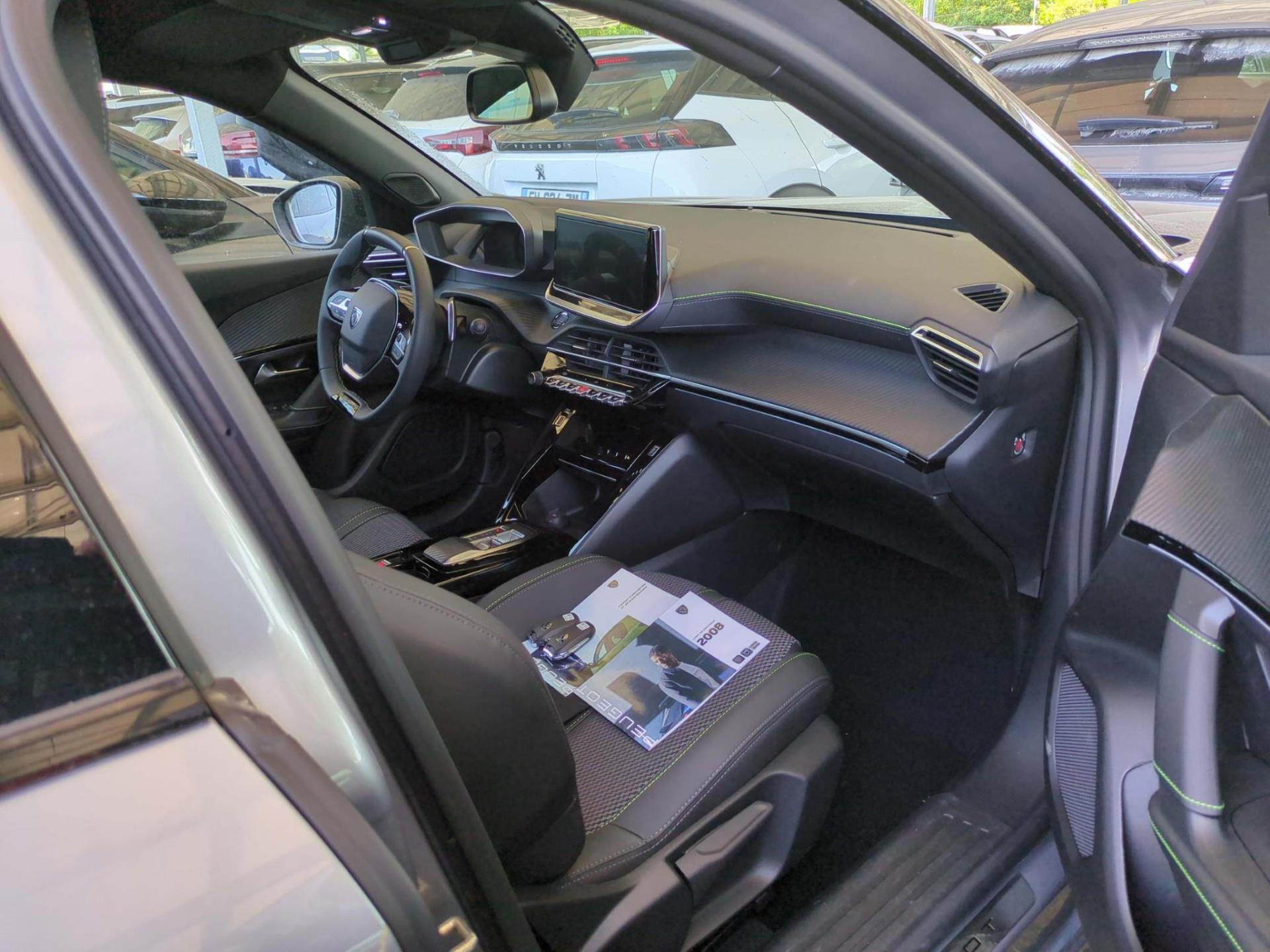 Peugeot 2008 Hybrid 136 e-DCS6 GT 2024