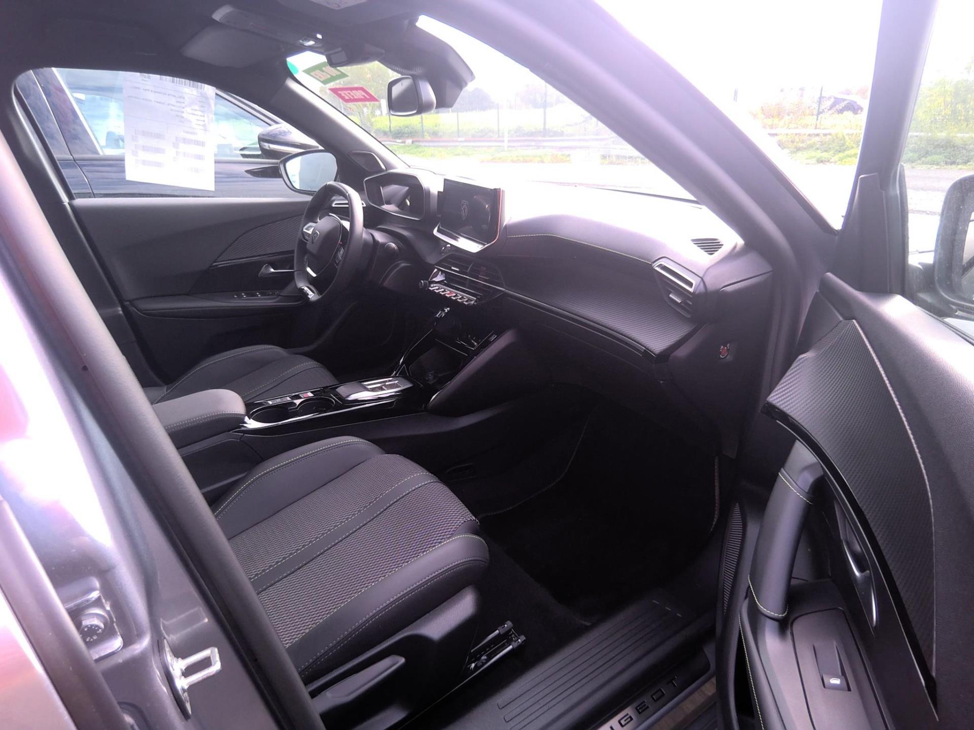 Peugeot 2008 Electrique 156 ch 54 kWh GT 2025