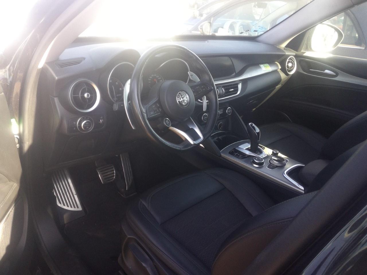 Foto Alfa Romeo Stelvio 4